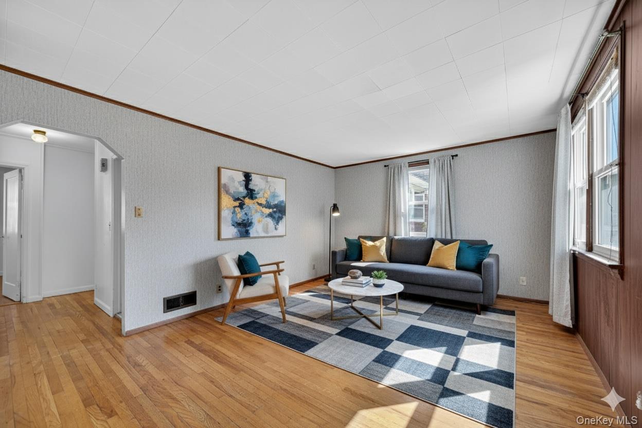 29 Hickory Road, Bayville, NY 11709