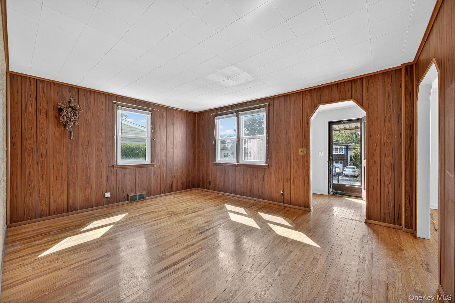 29 Hickory Road, Bayville, NY 11709