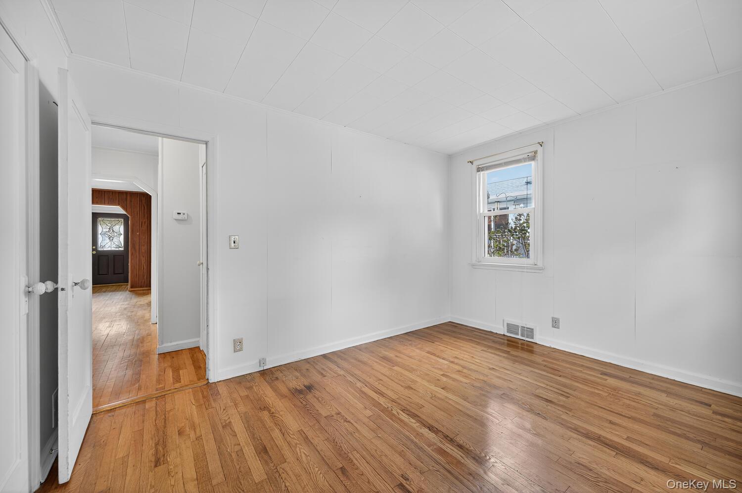 29 Hickory Road, Bayville, NY 11709