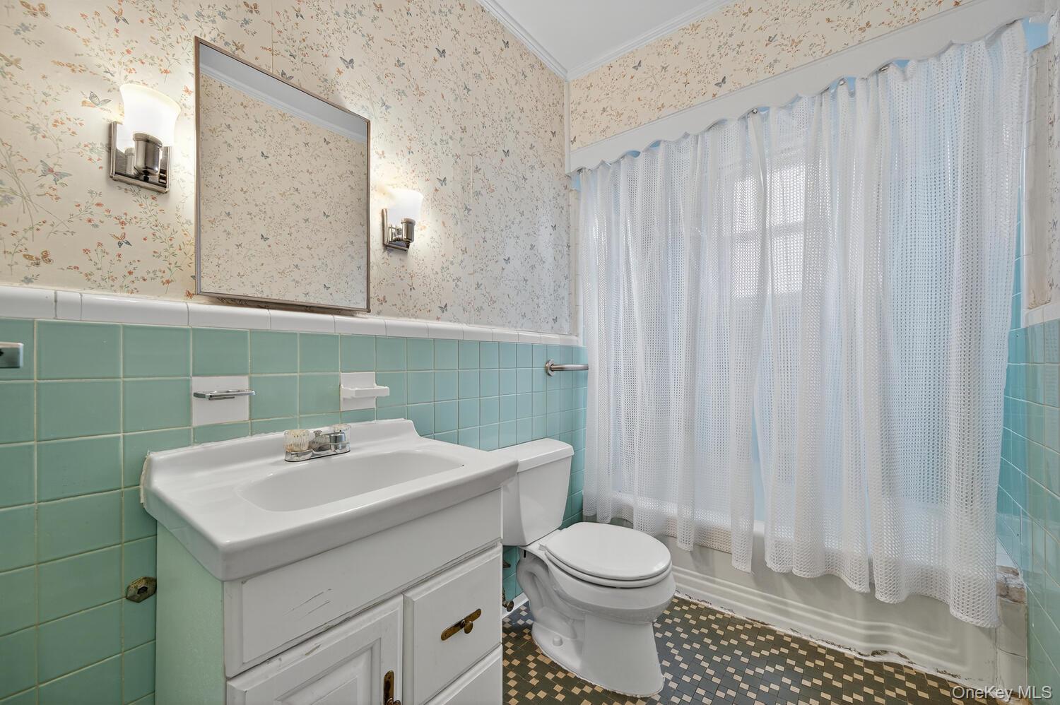 29 Hickory Road, Bayville, NY 11709