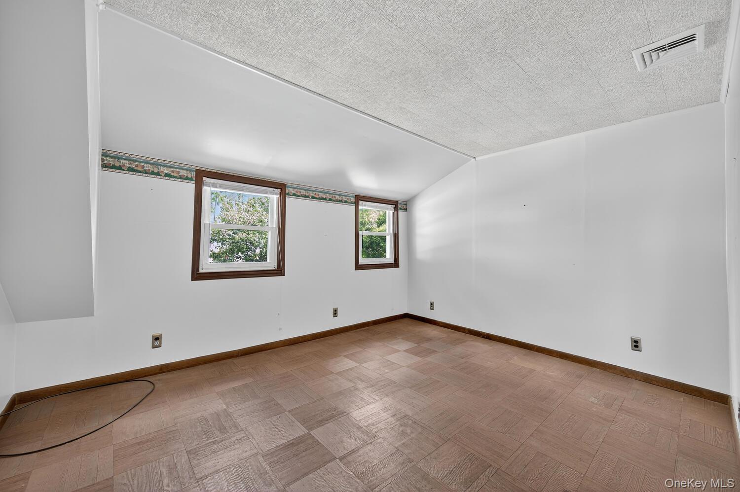 29 Hickory Road, Bayville, NY 11709