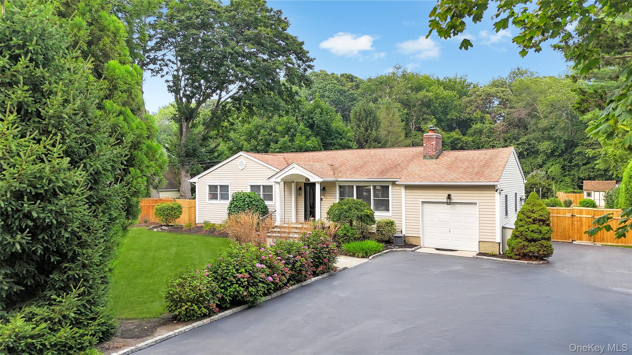 3 Everit Place, Smithtown, NY 11787