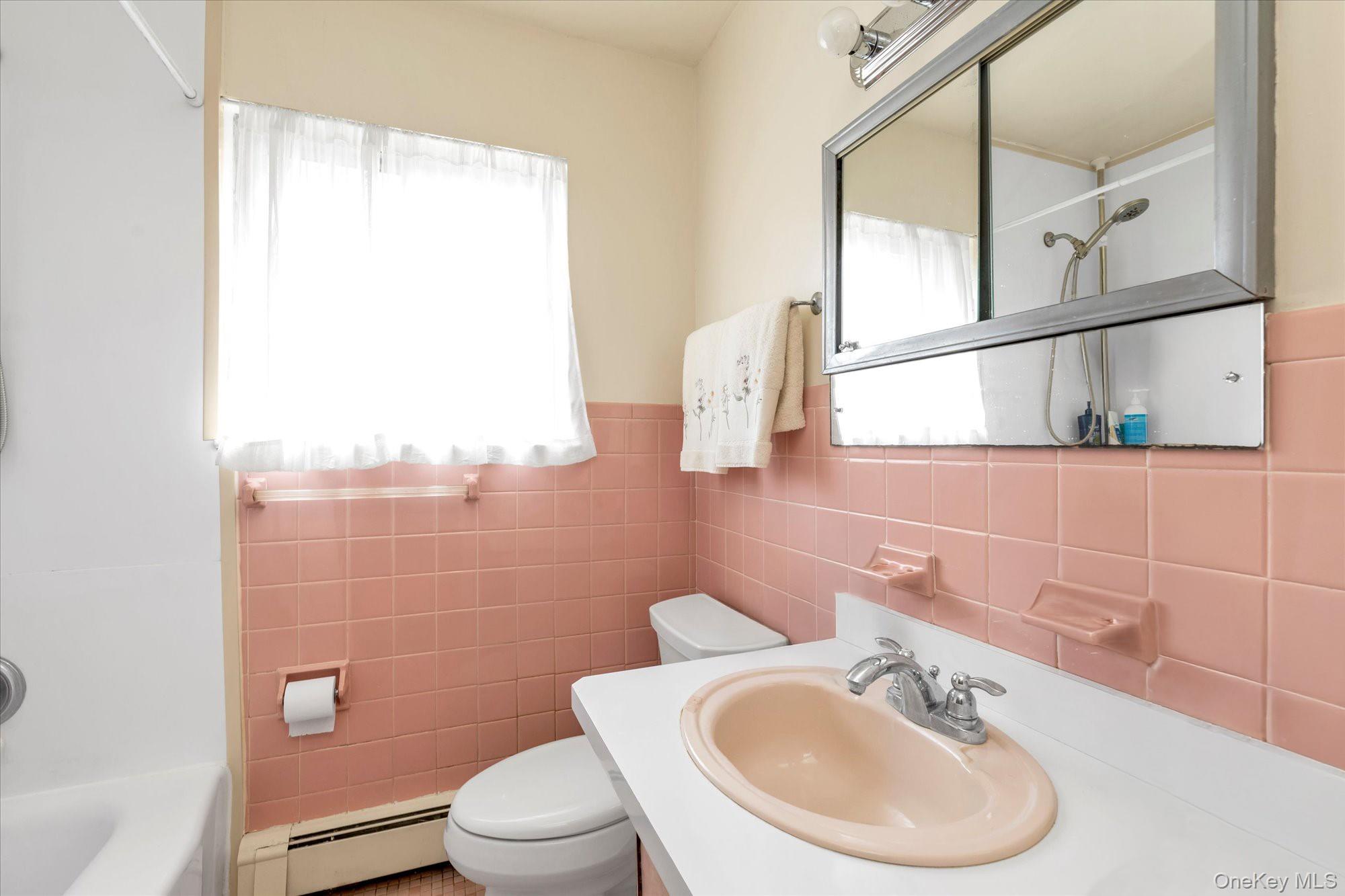 27 Juniper Road, Port Washington, NY 11050