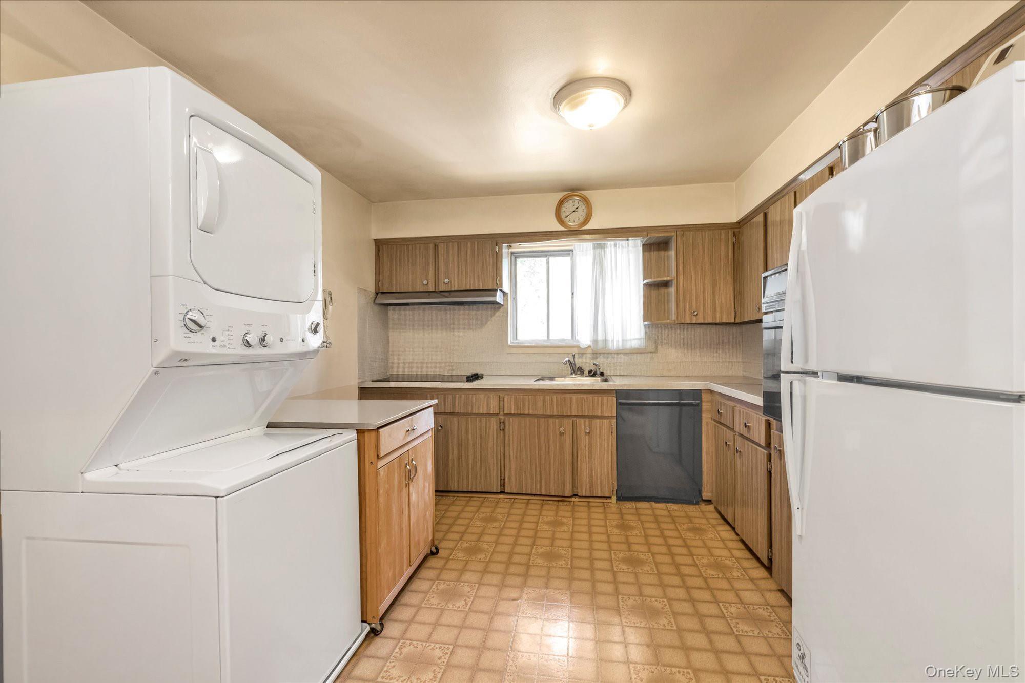 27 Juniper Road, Port Washington, NY 11050