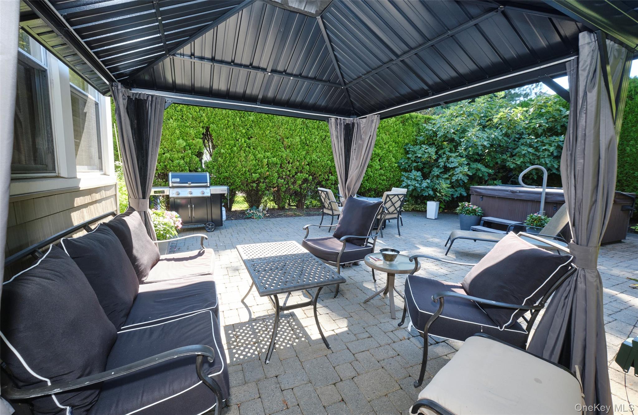 20 Geranium Avenue, Floral Park, NY 11001