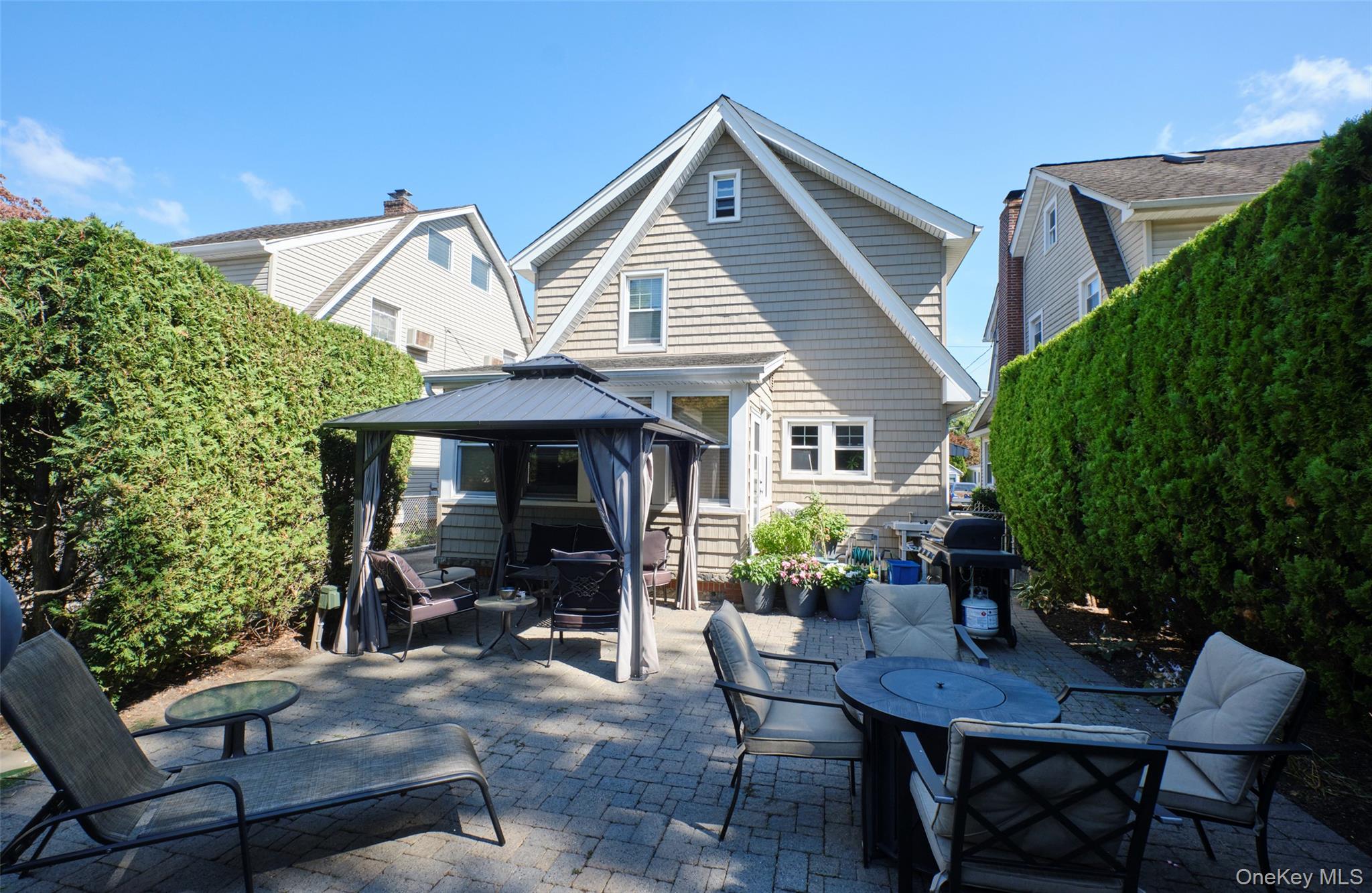 20 Geranium Avenue, Floral Park, NY 11001