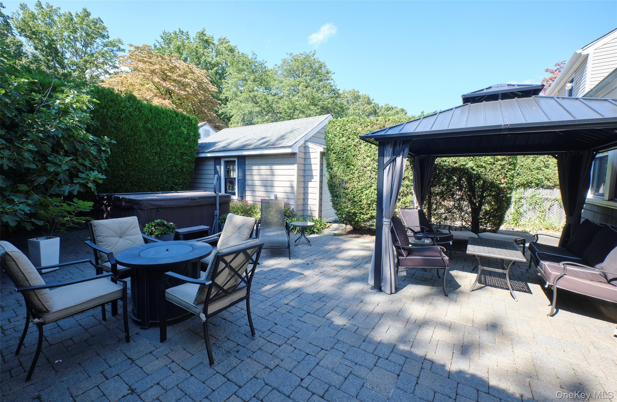 20 Geranium Avenue, Floral Park, NY 11001