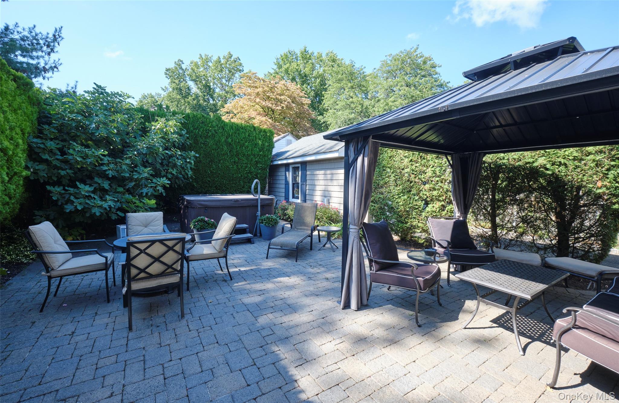 20 Geranium Avenue, Floral Park, NY 11001