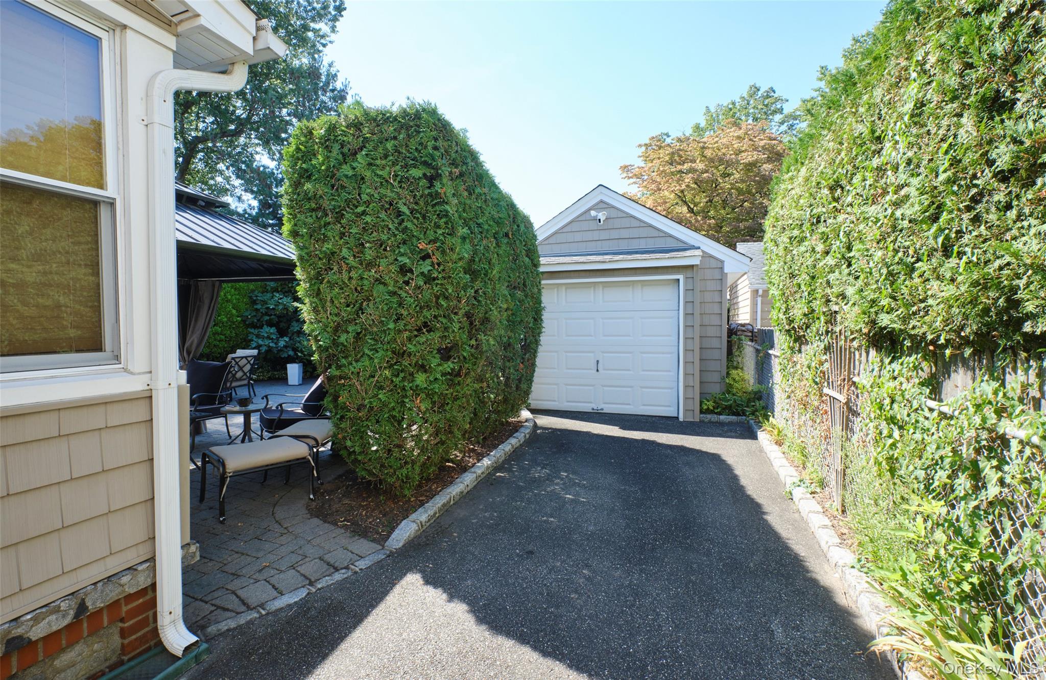 20 Geranium Avenue, Floral Park, NY 11001