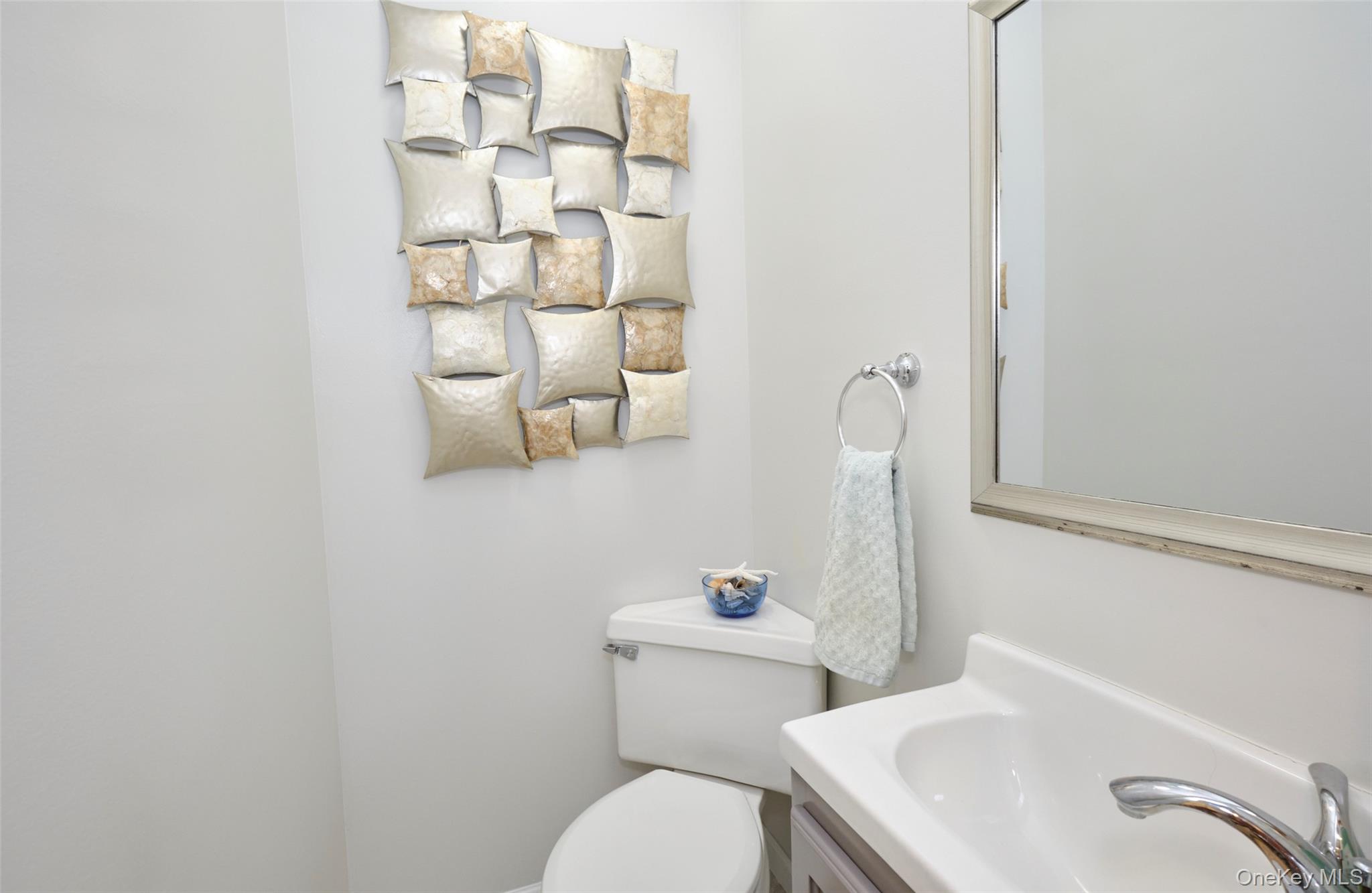 20 Geranium Avenue, Floral Park, NY 11001