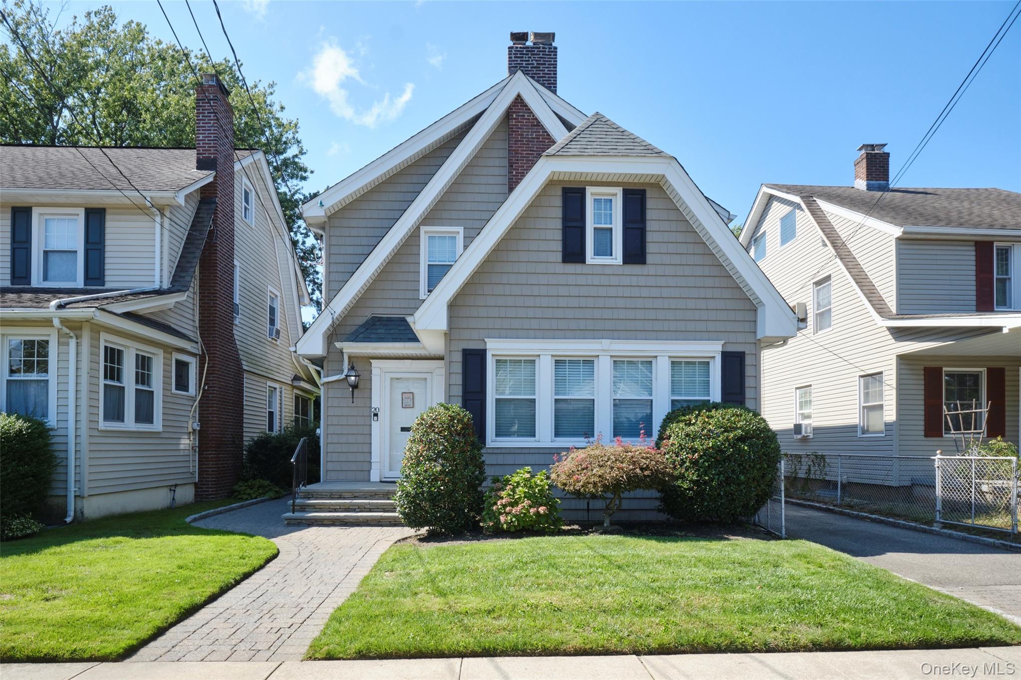20 Geranium Avenue, Floral Park, NY 11001
