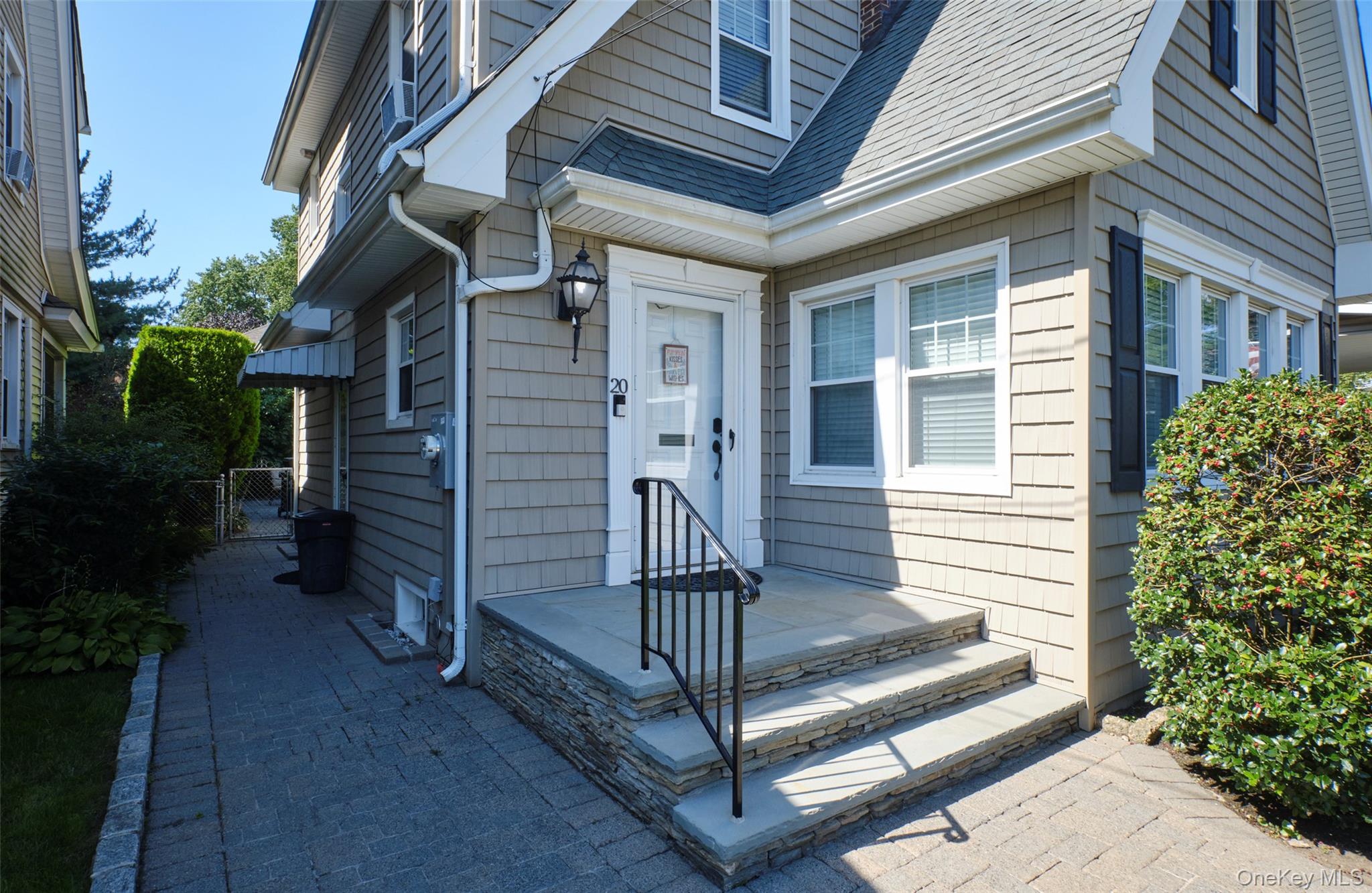 20 Geranium Avenue, Floral Park, NY 11001