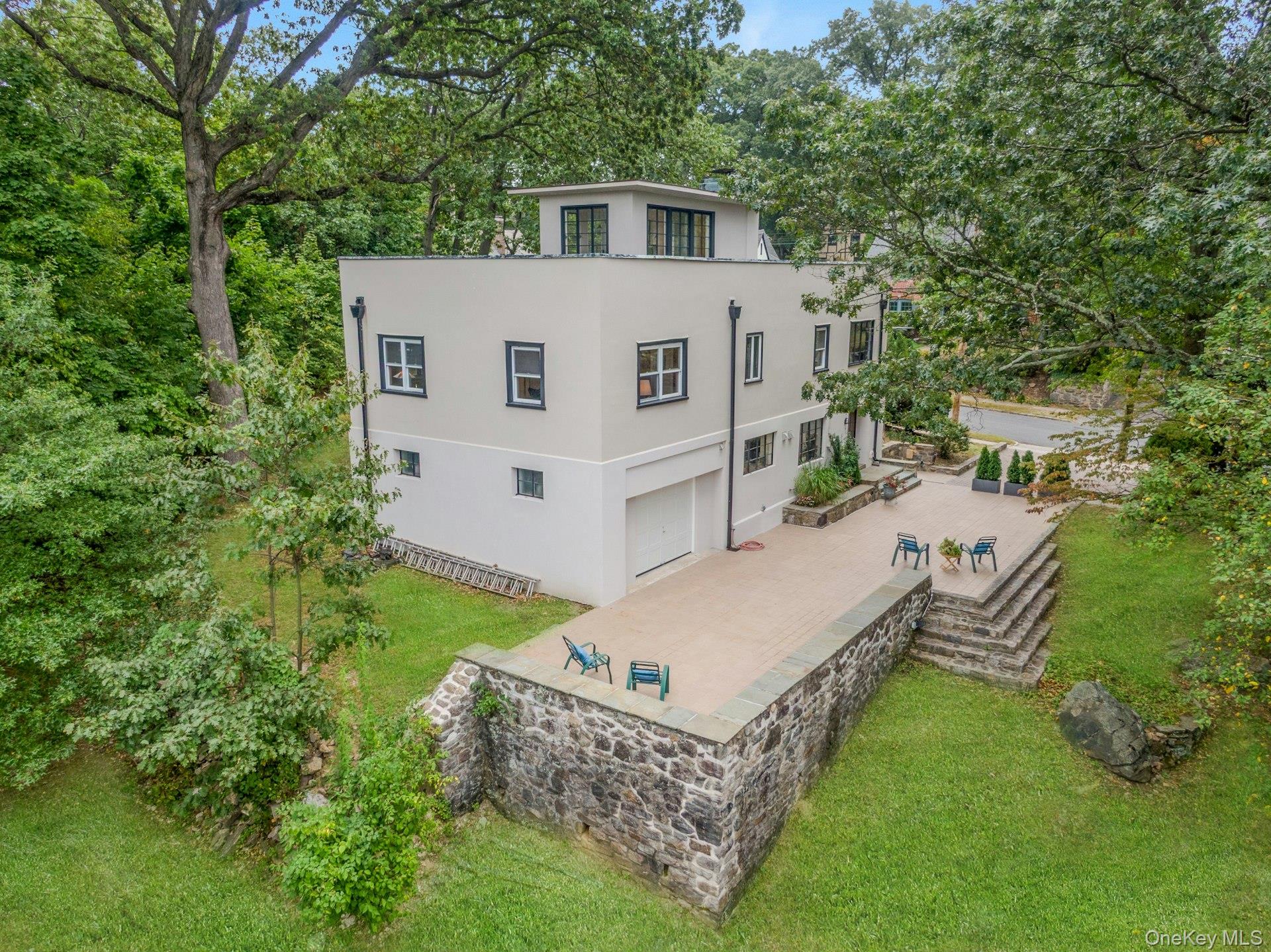 75 Lakeside Drive, New Rochelle, NY 10801