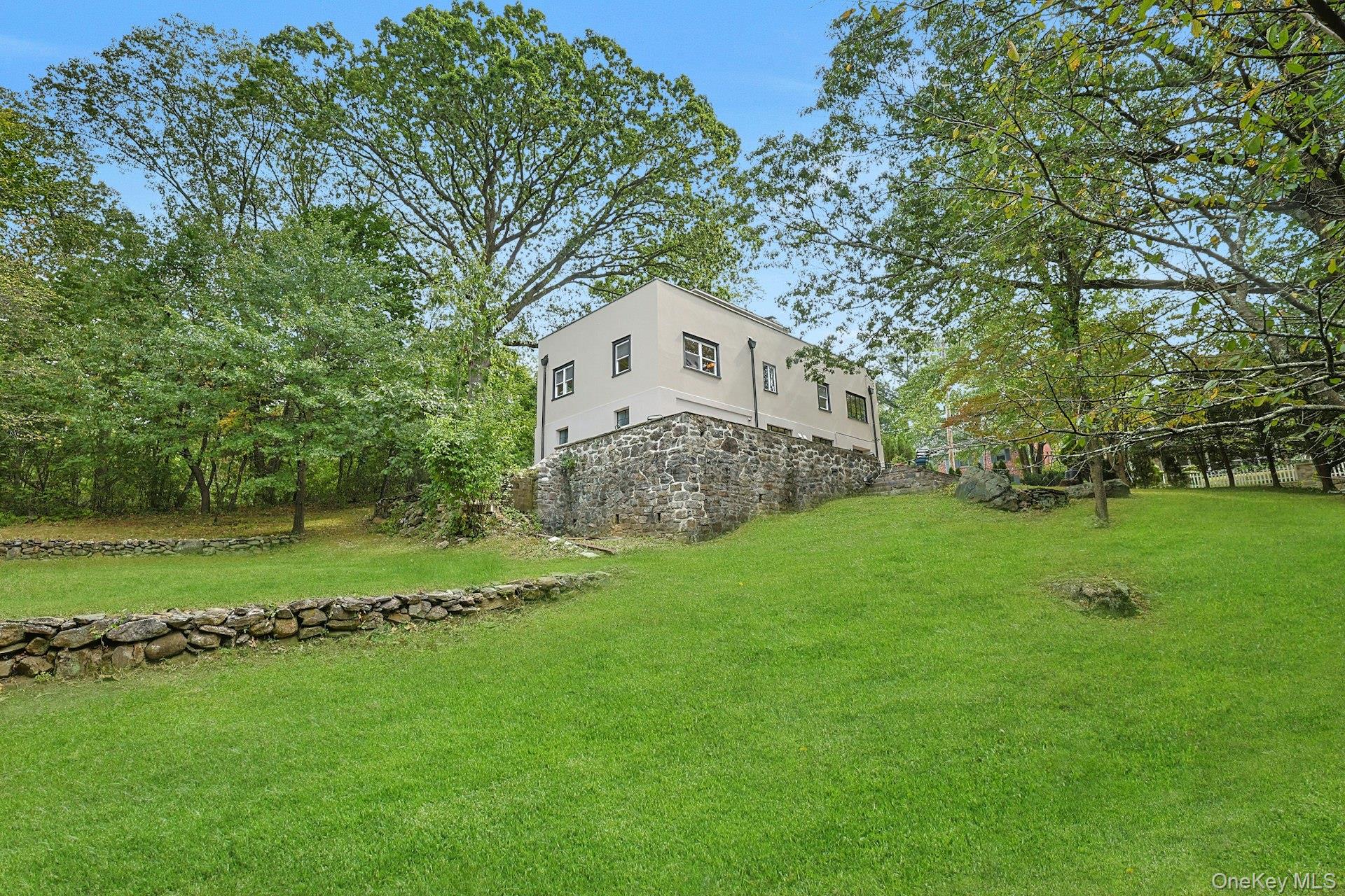 75 Lakeside Drive, New Rochelle, NY 10801