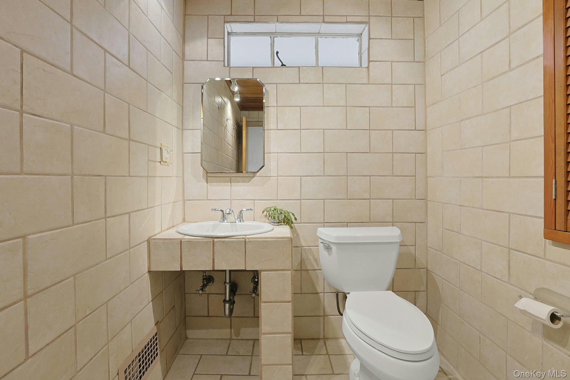 75 Lakeside Drive, New Rochelle, NY 10801