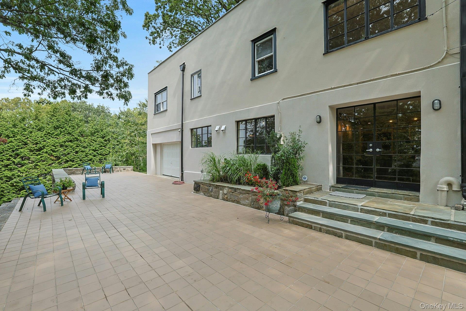 75 Lakeside Drive, New Rochelle, NY 10801