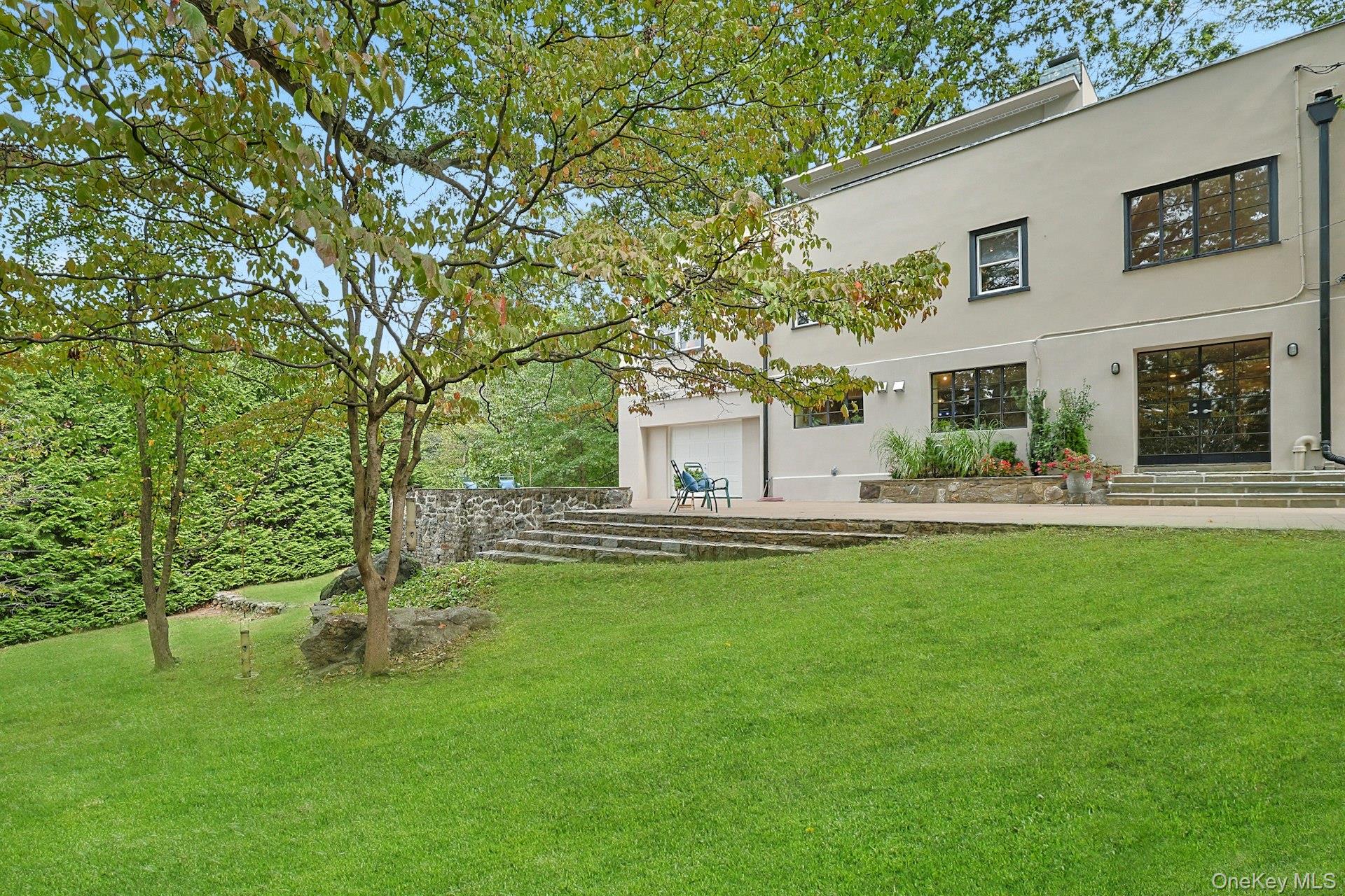 75 Lakeside Drive, New Rochelle, NY 10801