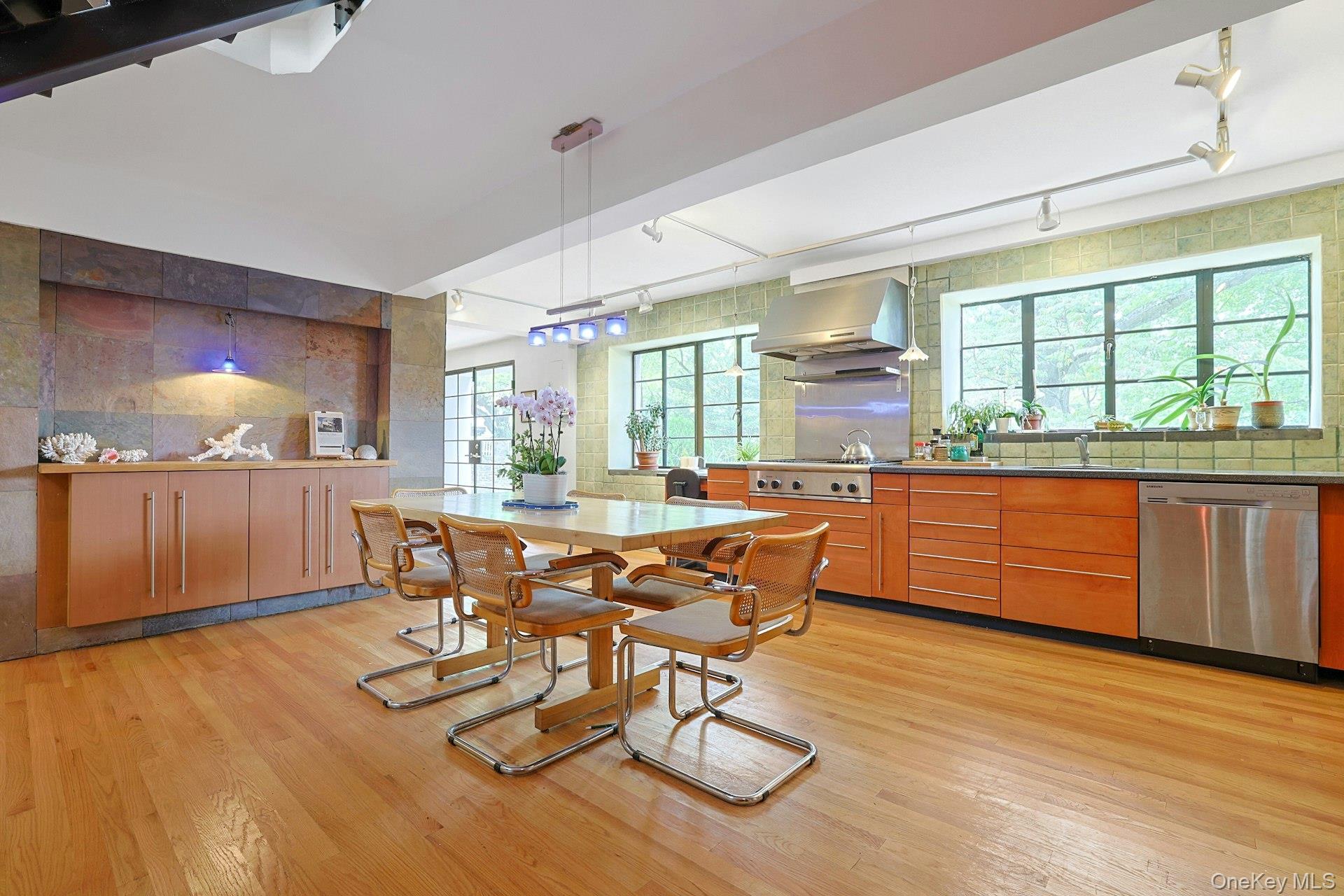 75 Lakeside Drive, New Rochelle, NY 10801