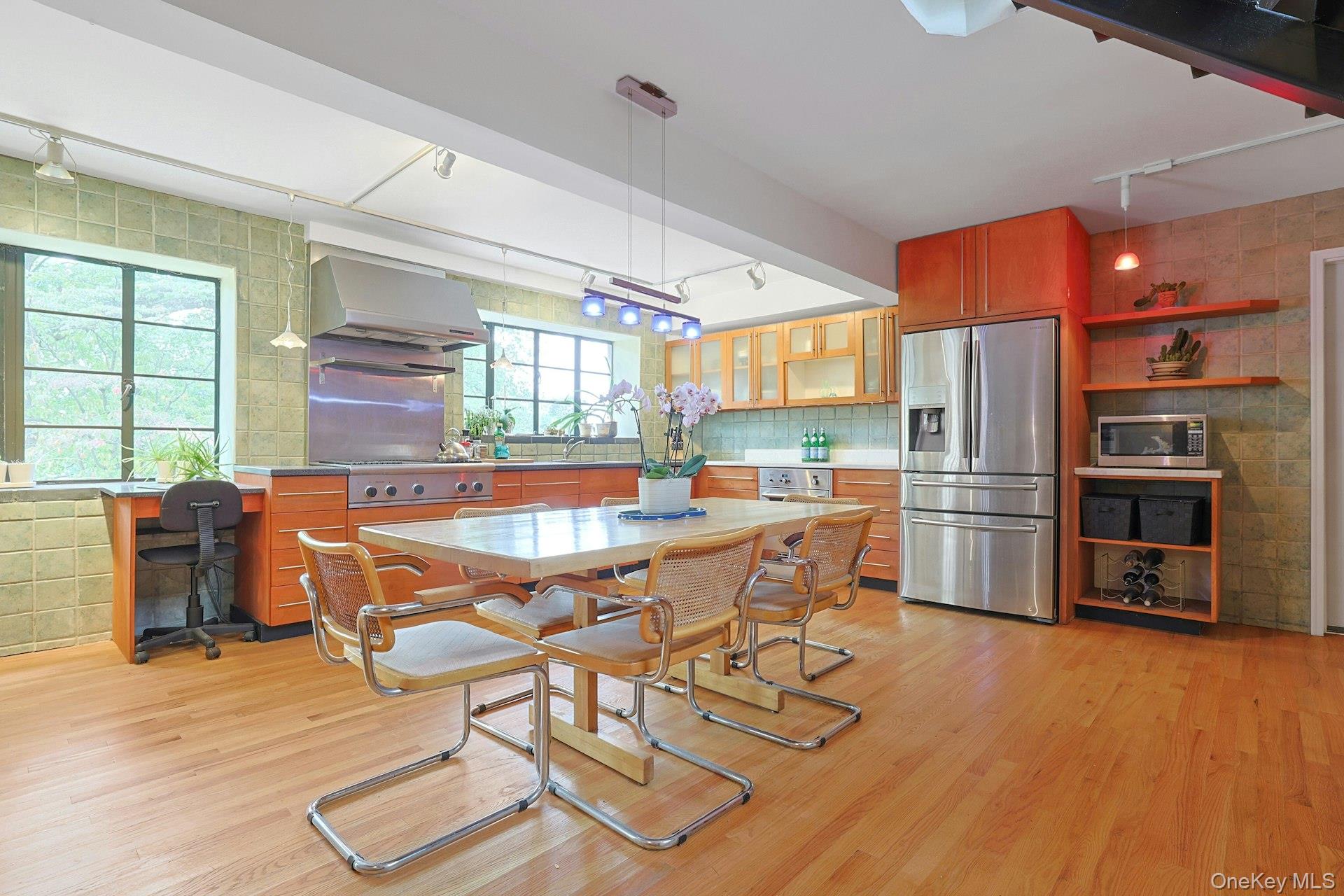 75 Lakeside Drive, New Rochelle, NY 10801