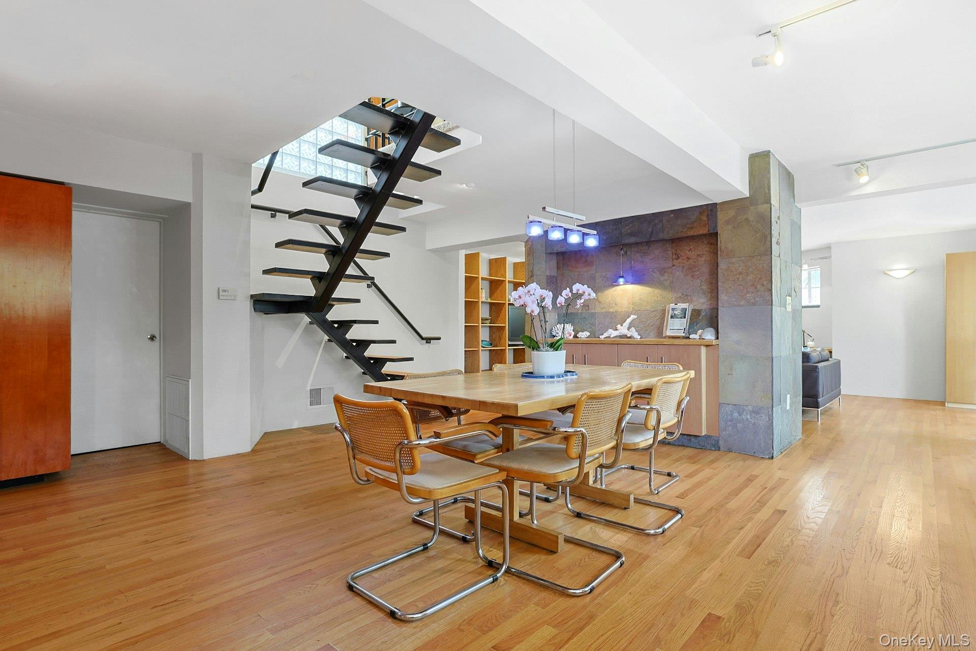 75 Lakeside Drive, New Rochelle, NY 10801