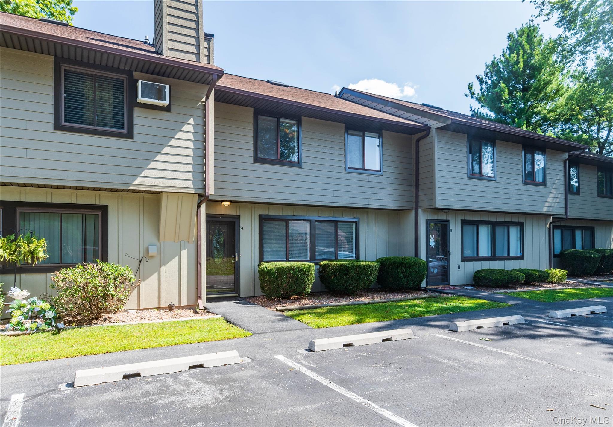 9 Hudson Heights Drive, Poughkeepsie, NY 12601
