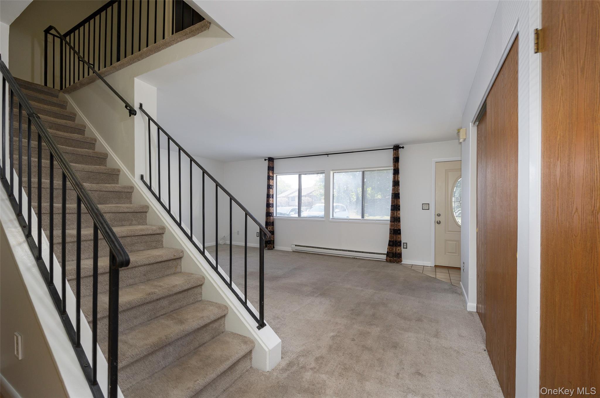 9 Hudson Heights Drive, Poughkeepsie, NY 12601