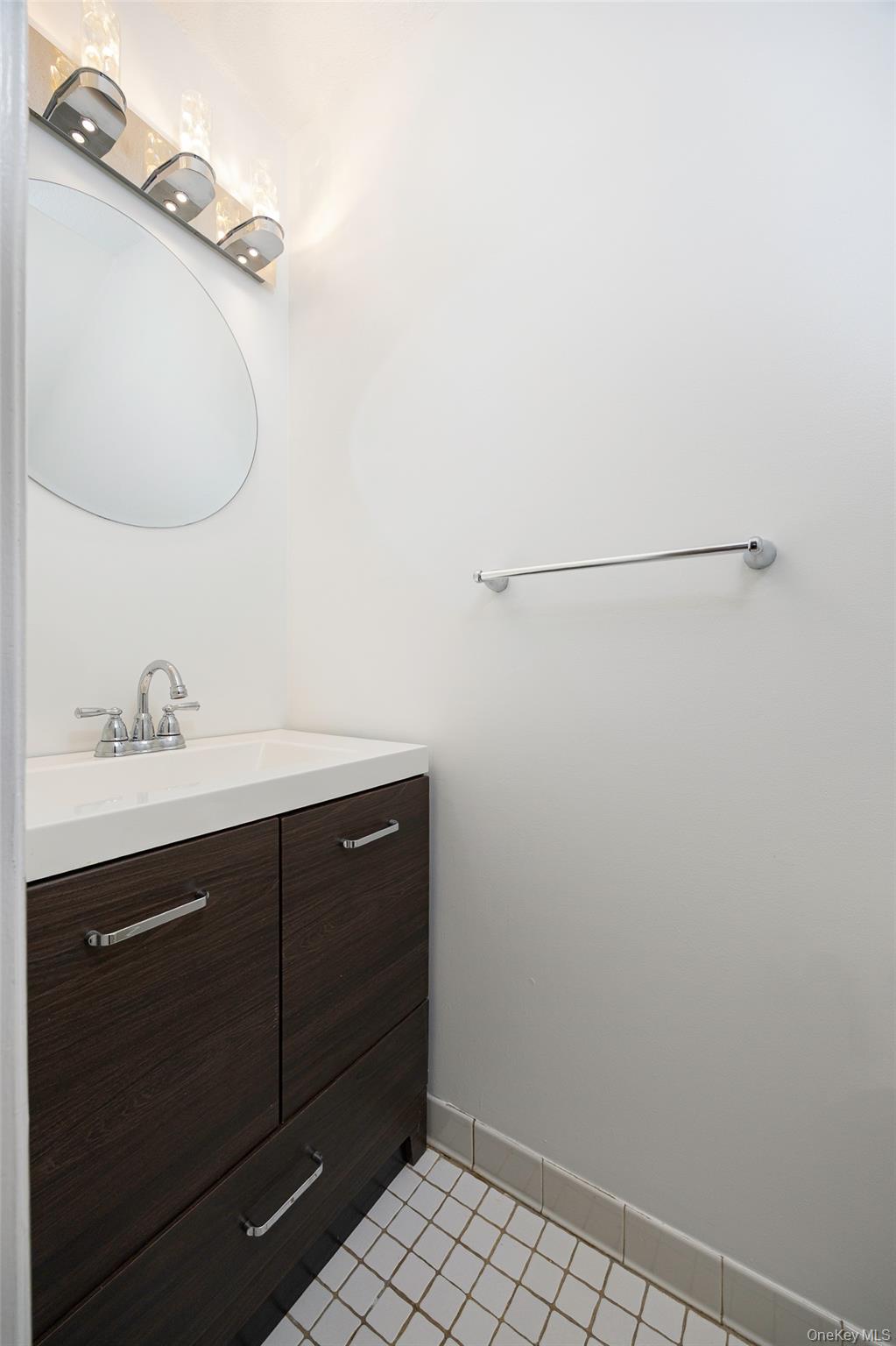 9 Hudson Heights Drive, Poughkeepsie, NY 12601