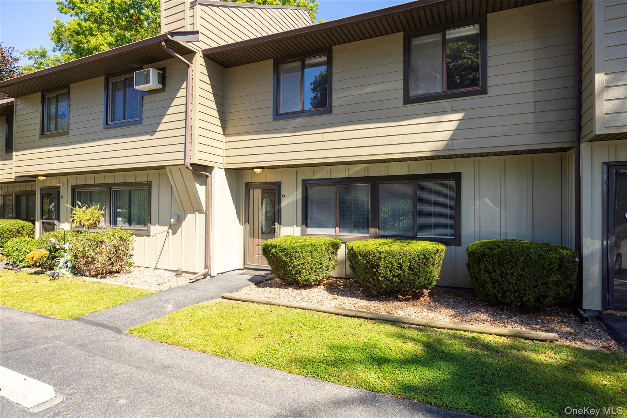 9 Hudson Heights Drive, Poughkeepsie, NY 12601