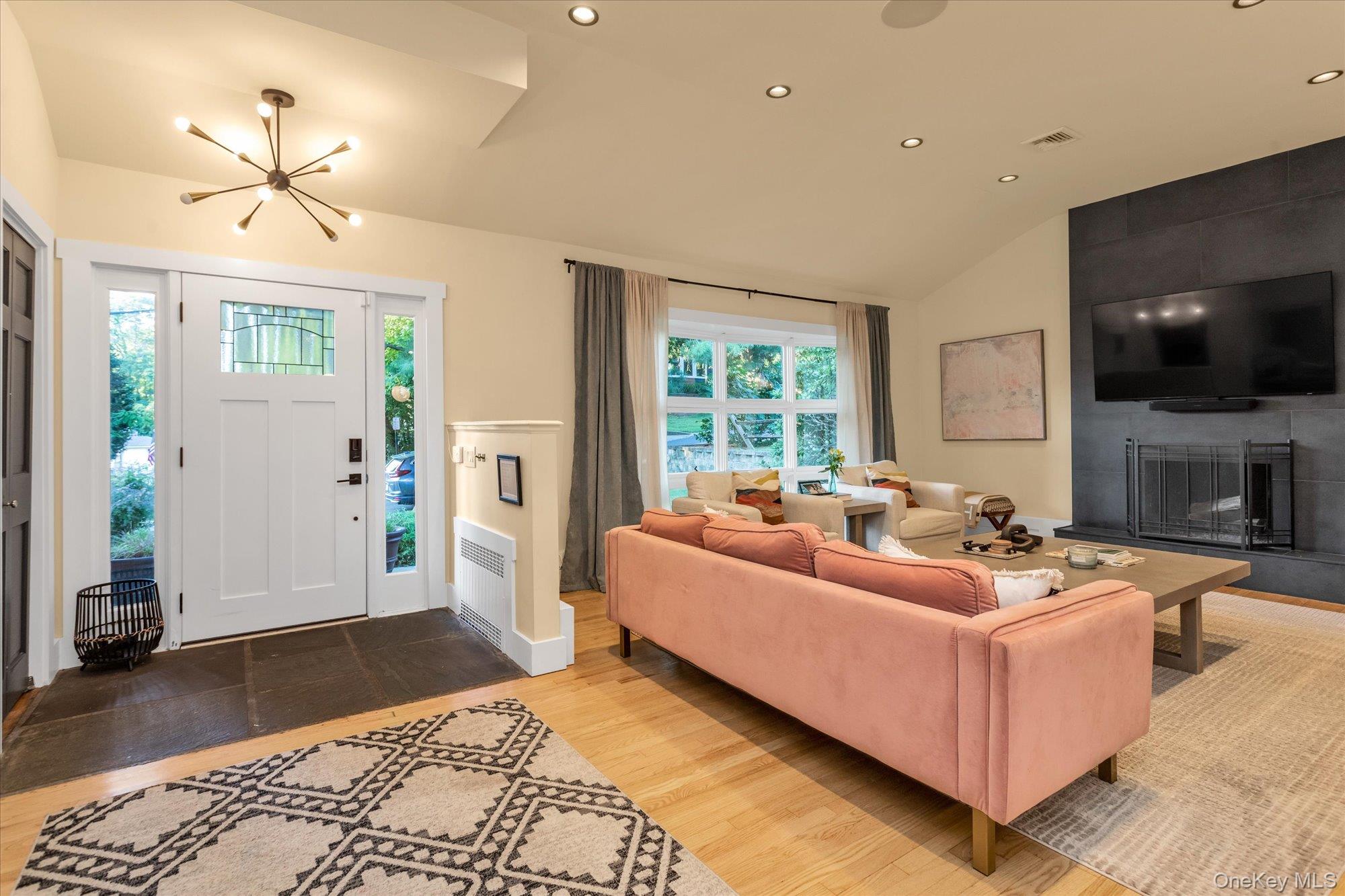 1A Agnes Street, Oyster Bay, NY 11771