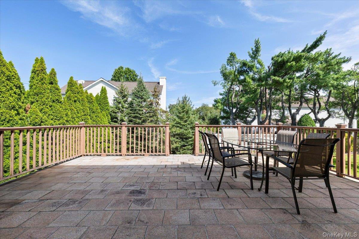 3 D'Alessio Court, Scarsdale, NY 10583