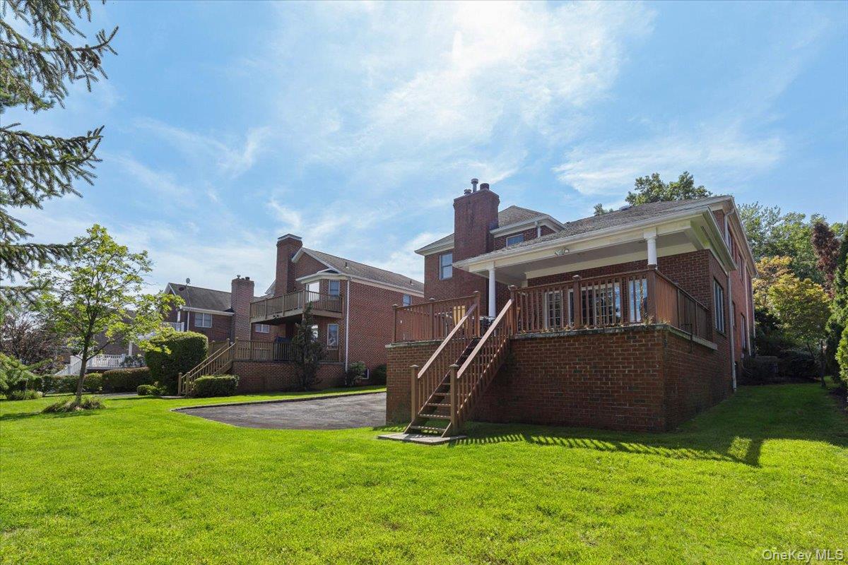 3 D'Alessio Court, Scarsdale, NY 10583