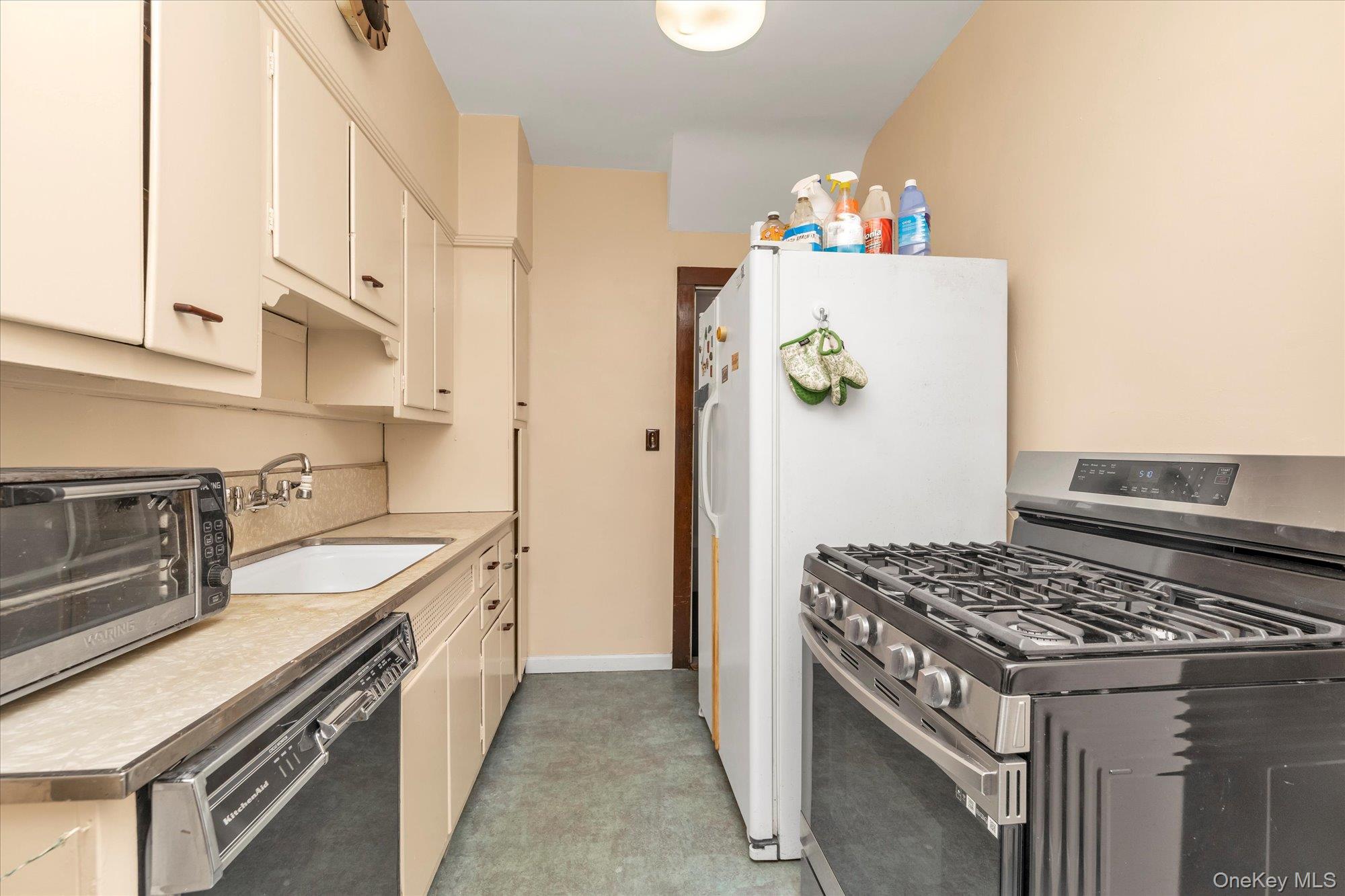 144-47 75 Avenue, Flushing, NY 11367