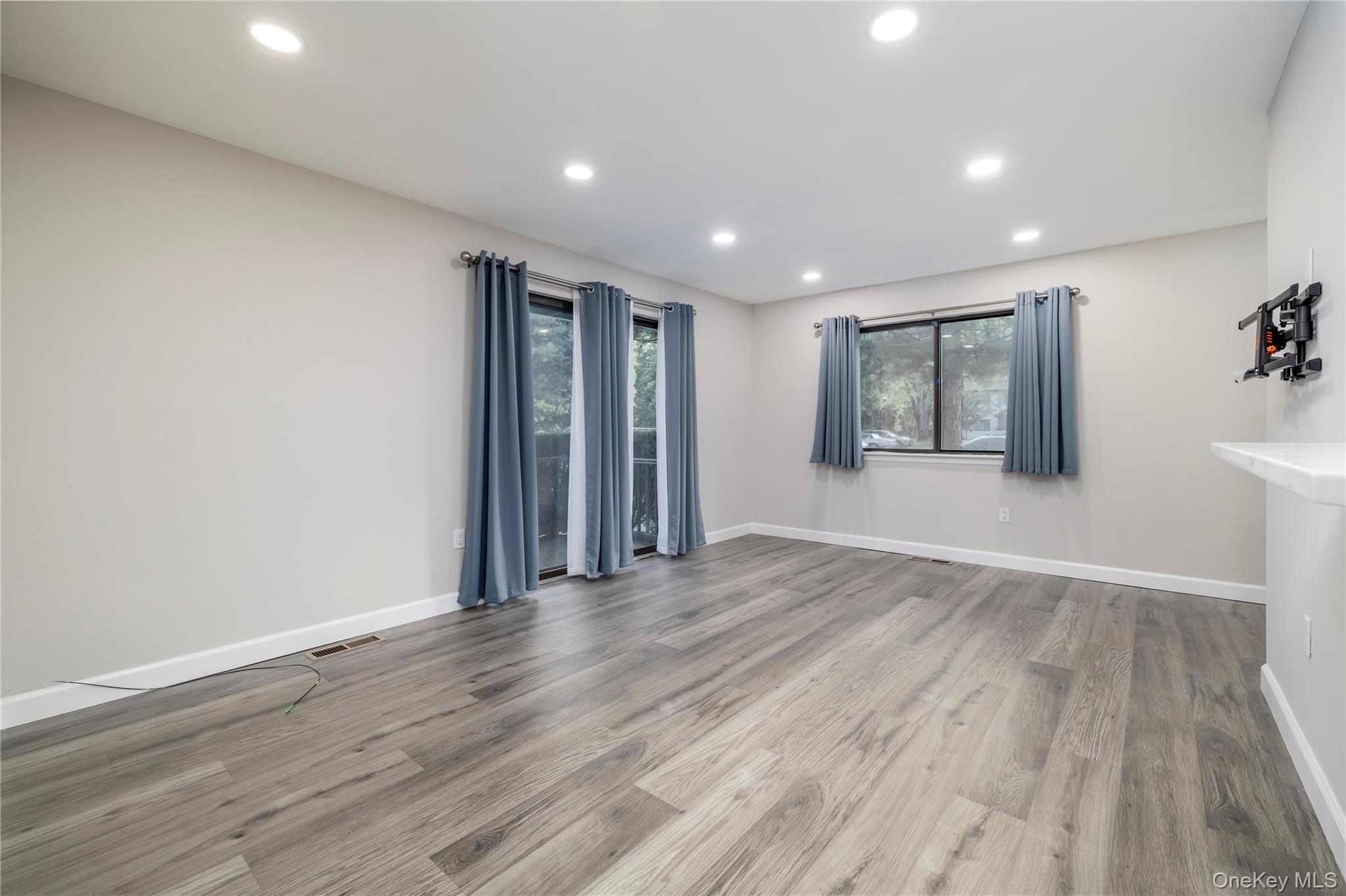 615 Broadway # 63, Amityville, NY 11701