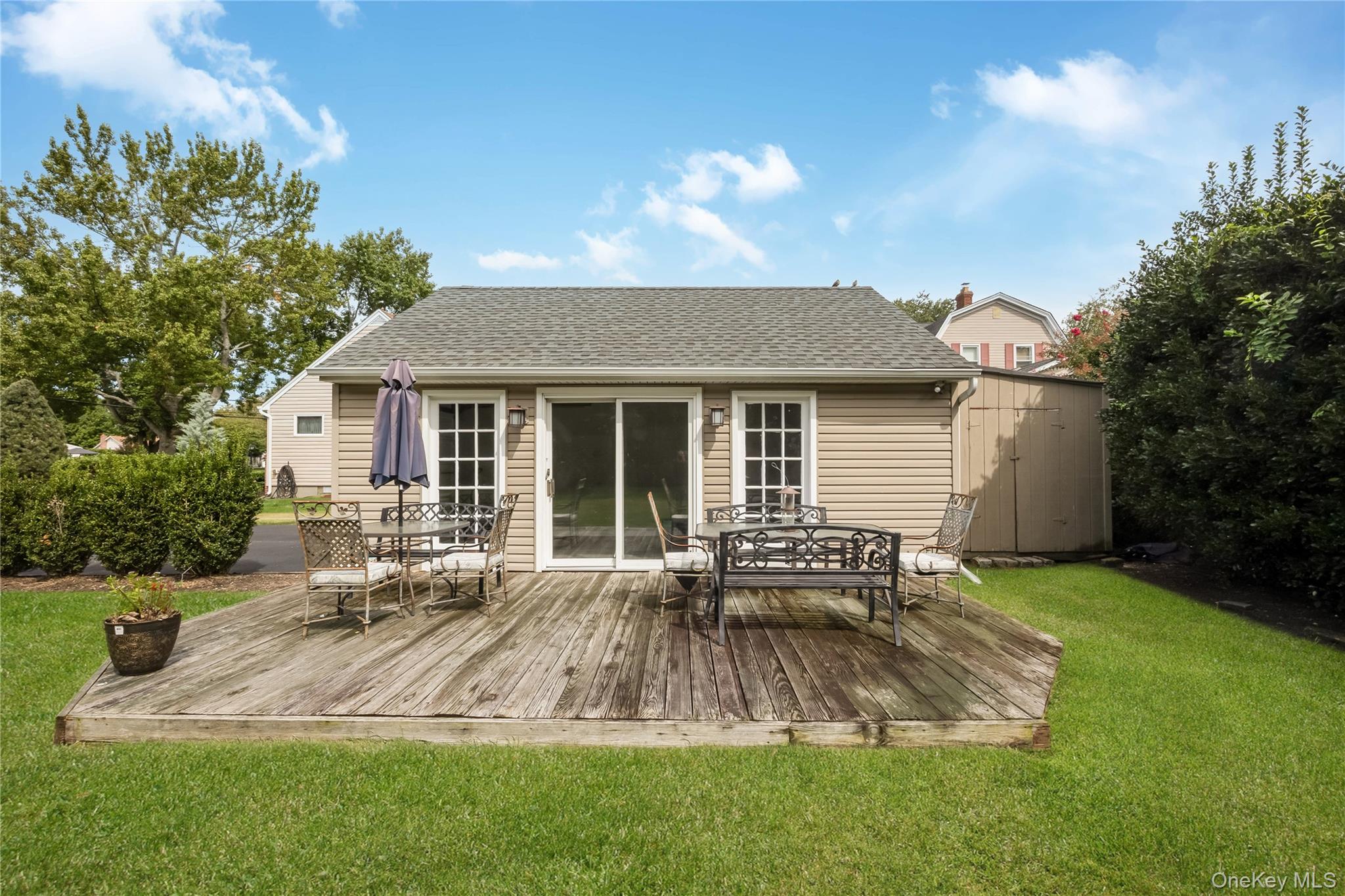 18 Central Avenue, Amityville, NY 11701