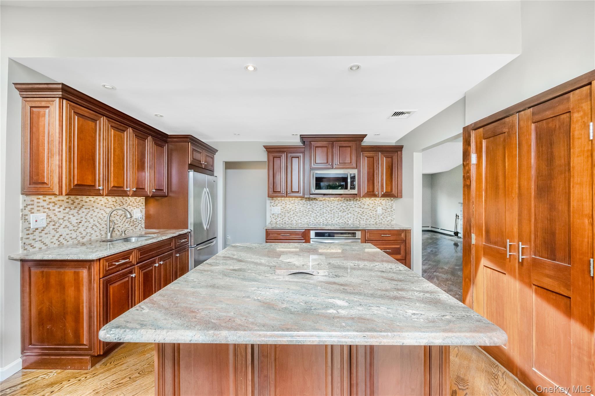 18 Central Avenue, Amityville, NY 11701