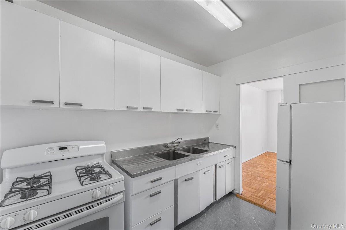 9 Fordham Hill Oval # 112E, Bronx, NY 10468