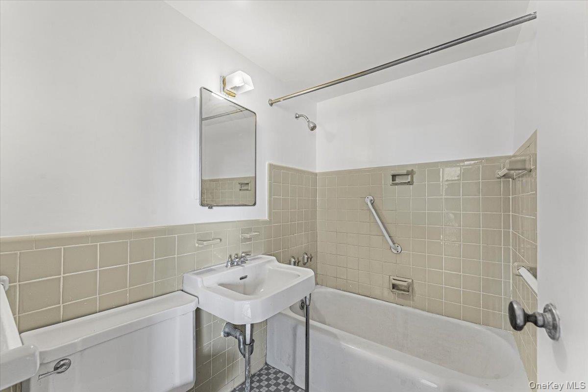 9 Fordham Hill Oval # 112E, Bronx, NY 10468