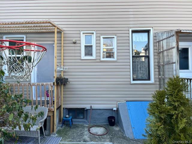 60-17 54th Street, Maspeth, NY 11378