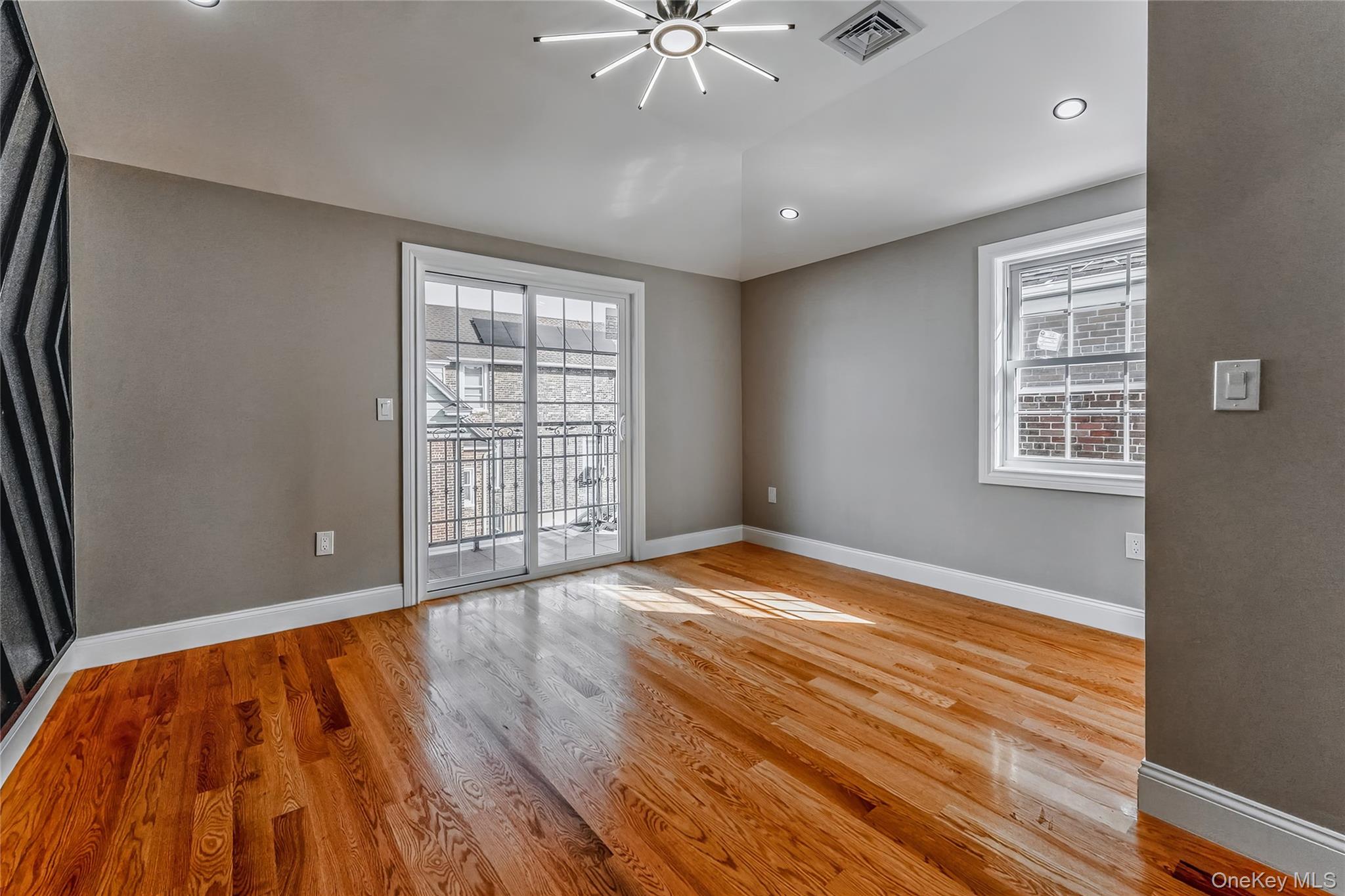 116-39 Newburg St, Saint Albans, NY 11412