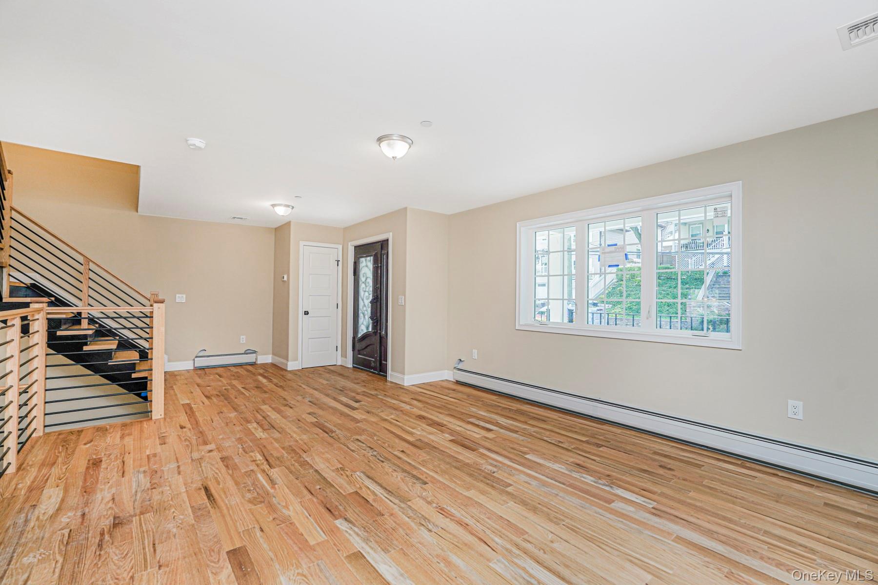 19 Glenwood Avenue, Staten Island, NY 10301