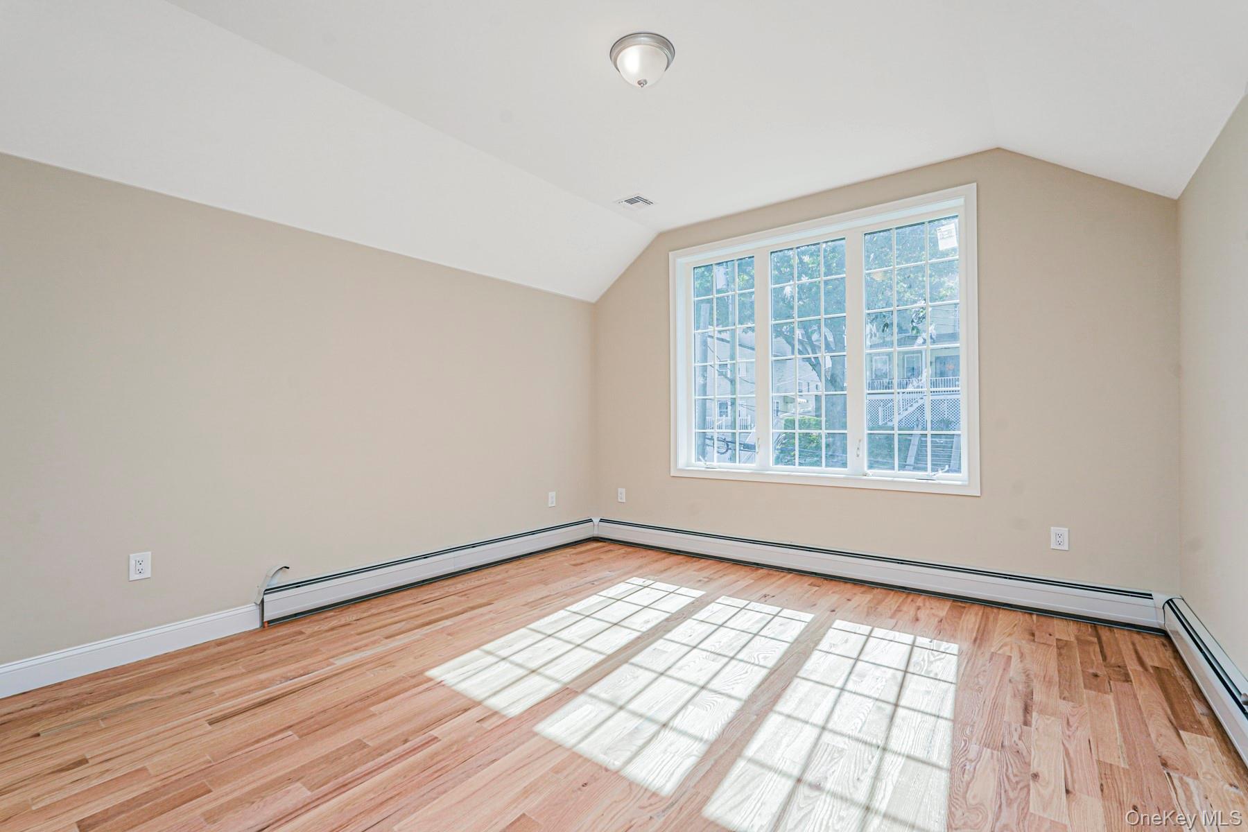 19 Glenwood Avenue, Staten Island, NY 10301