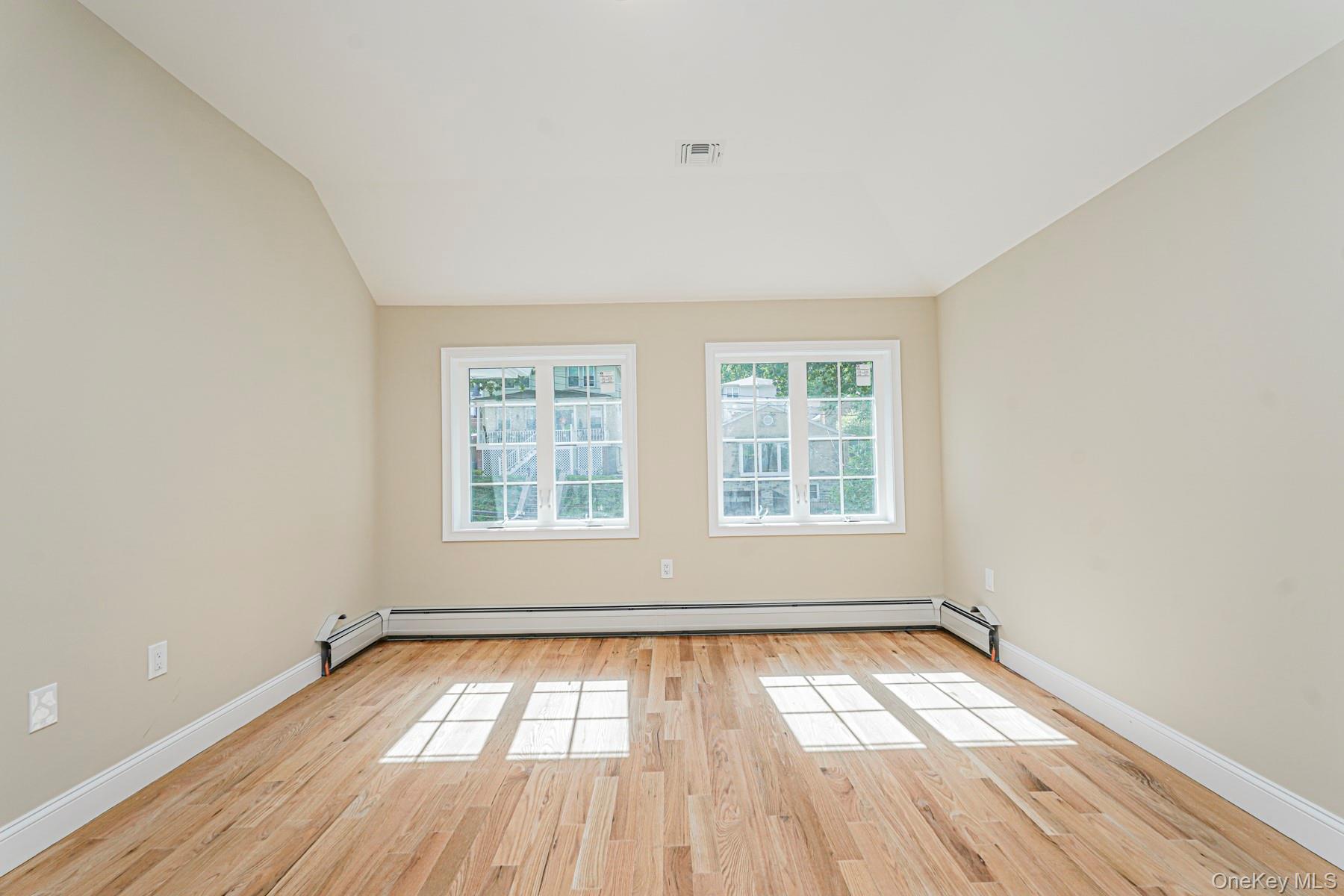 19 Glenwood Avenue, Staten Island, NY 10301