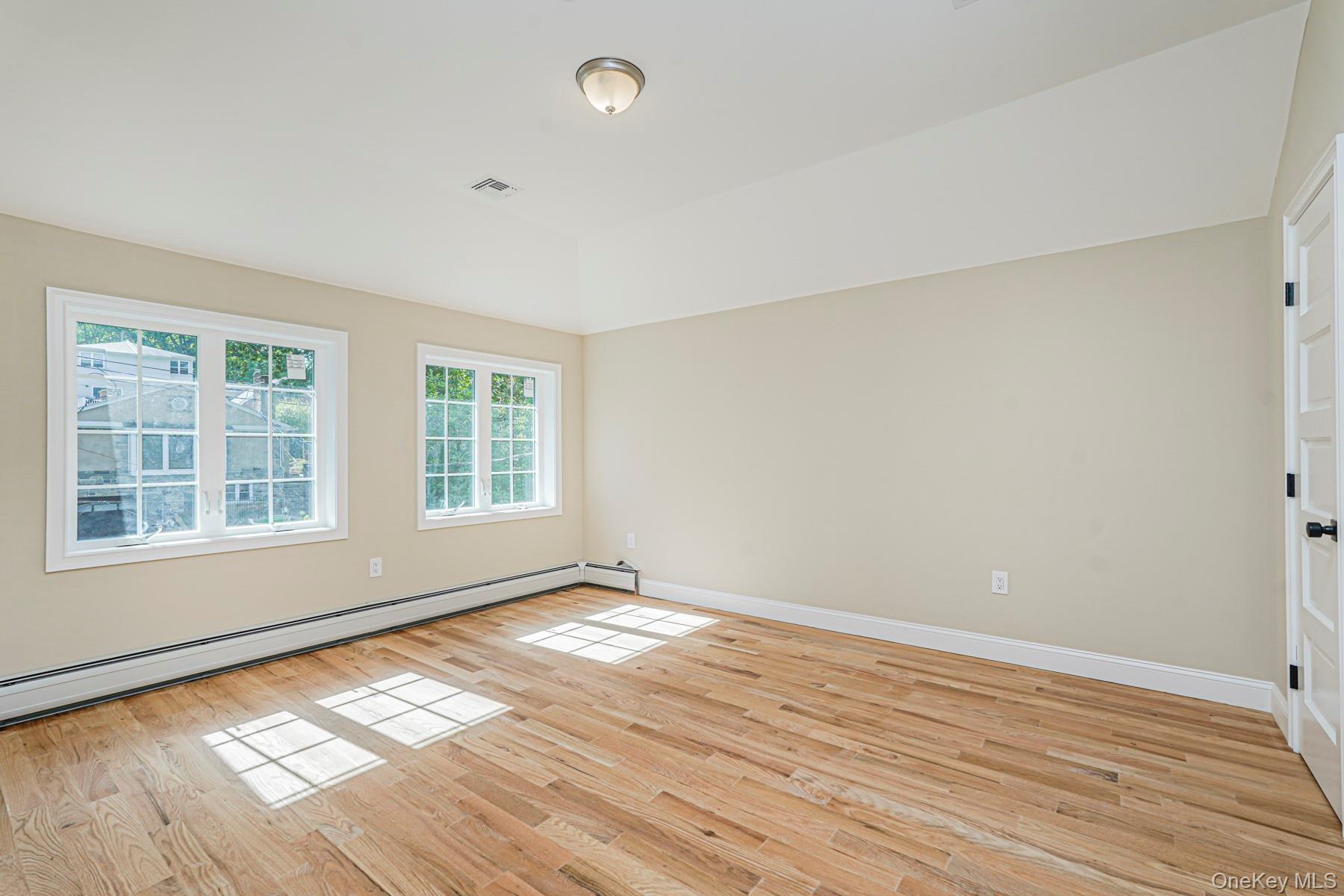 19 Glenwood Avenue, Staten Island, NY 10301