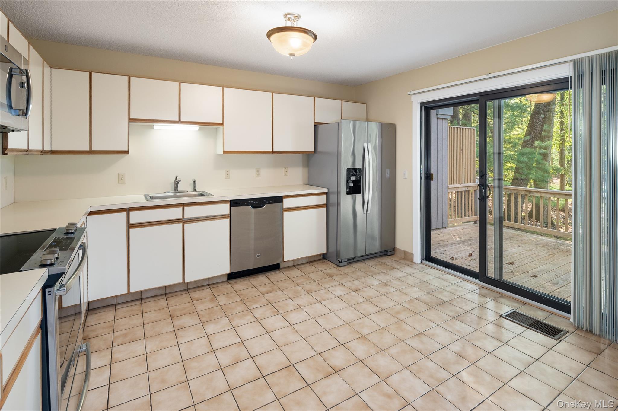 438 Heritage Hills # B, Somers, NY 10589