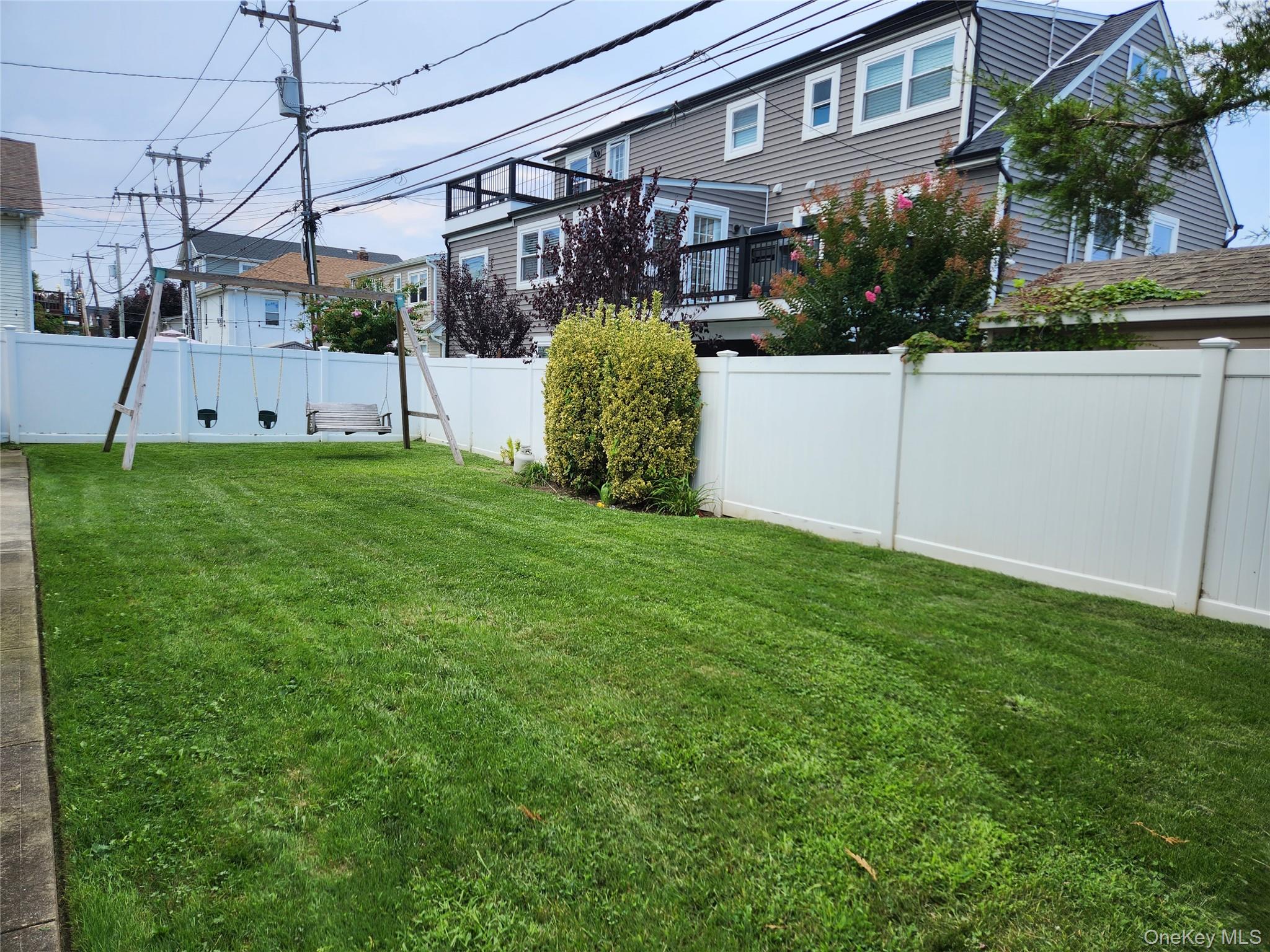 827 E Park Avenue # Lower, Long Beach, NY 11561