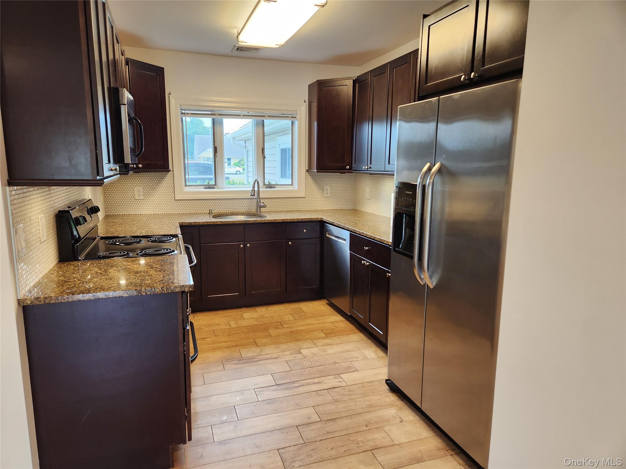 827 E Park Avenue # Lower, Long Beach, NY 11561