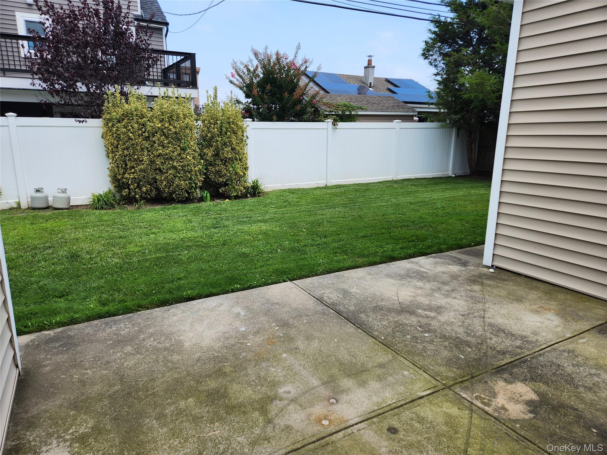 827 E Park Avenue # Lower, Long Beach, NY 11561