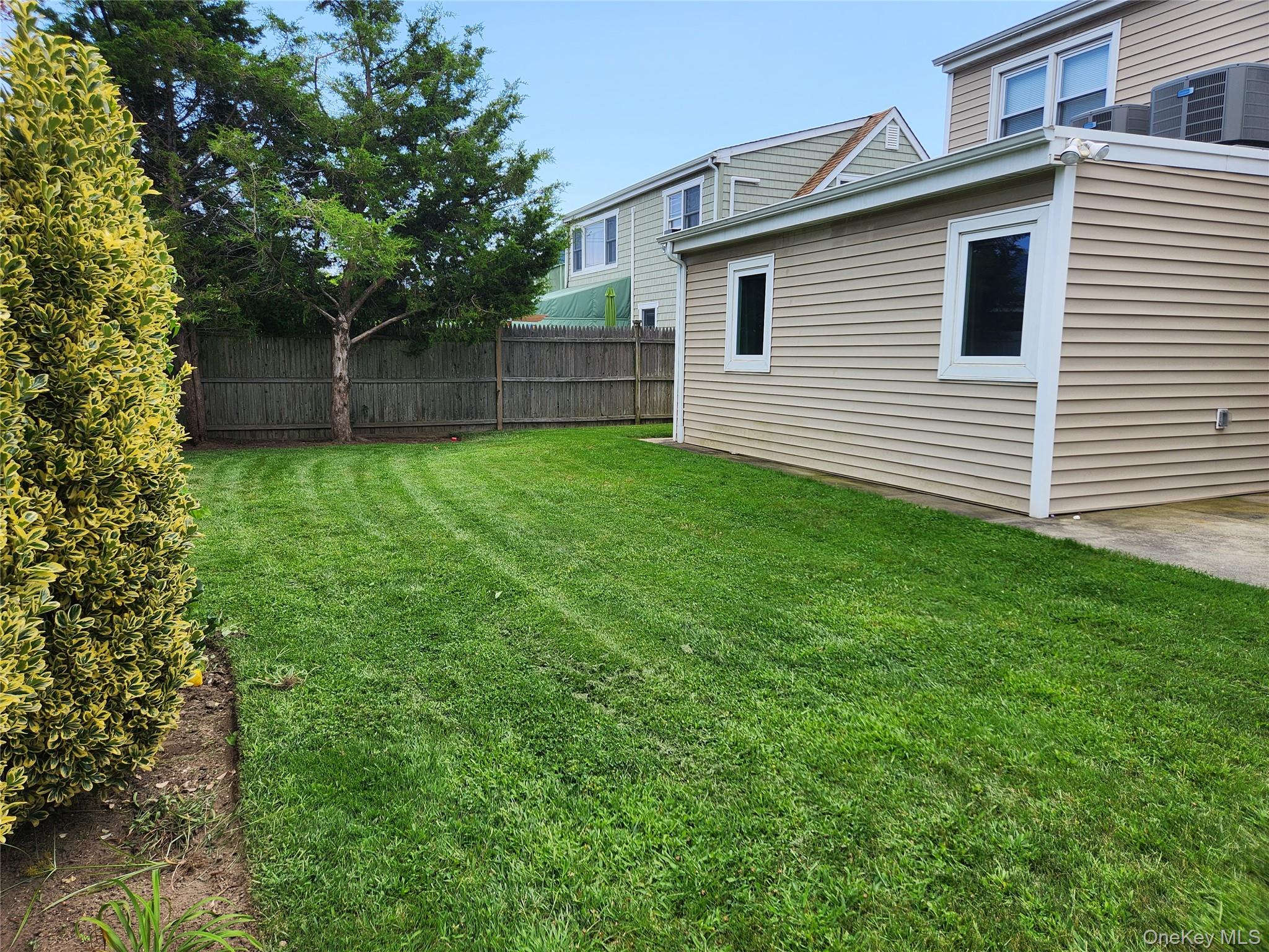 827 E Park Avenue # Lower, Long Beach, NY 11561