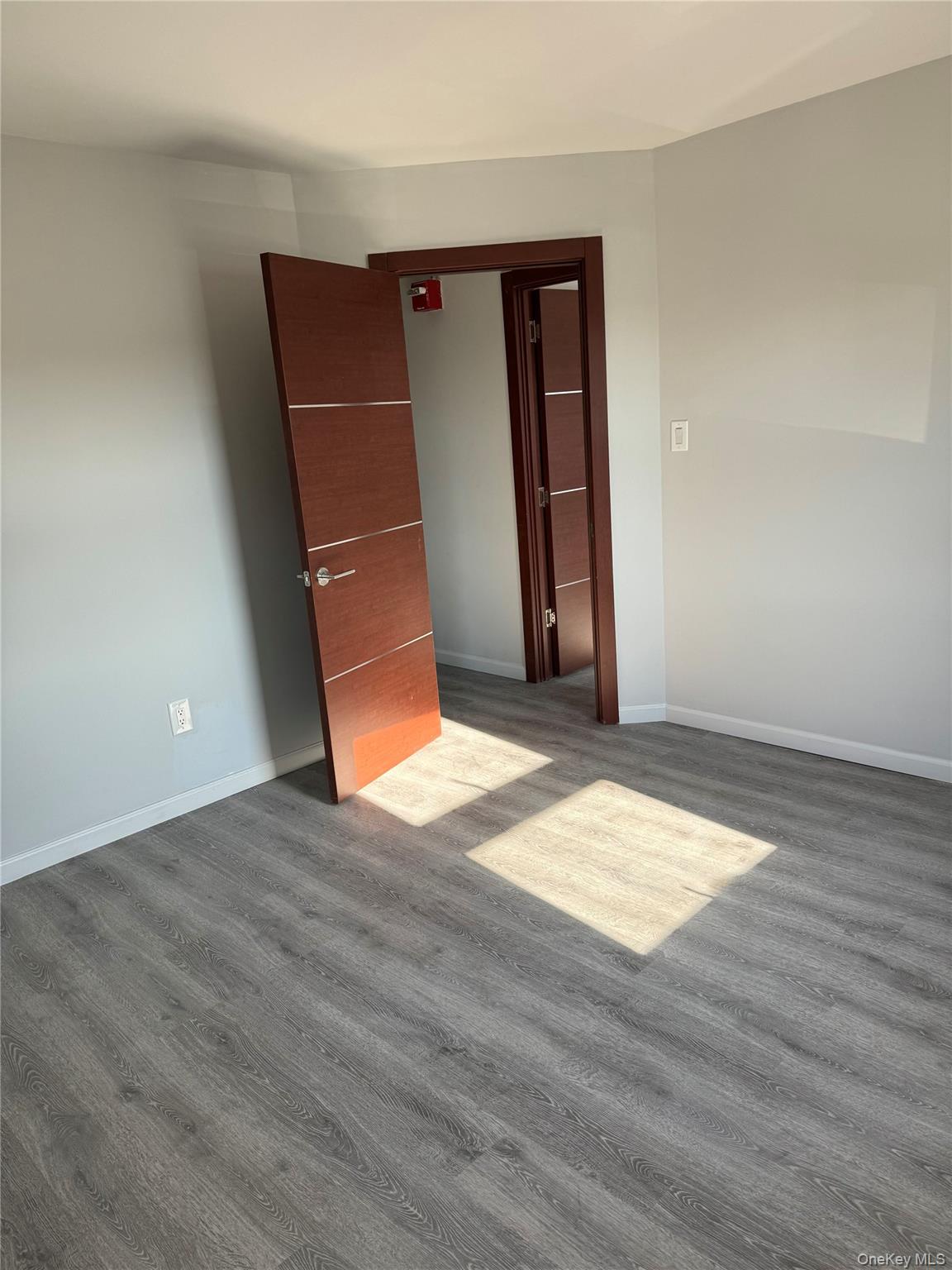 8866 Myrtle Avenue, Glendale, NY 11385