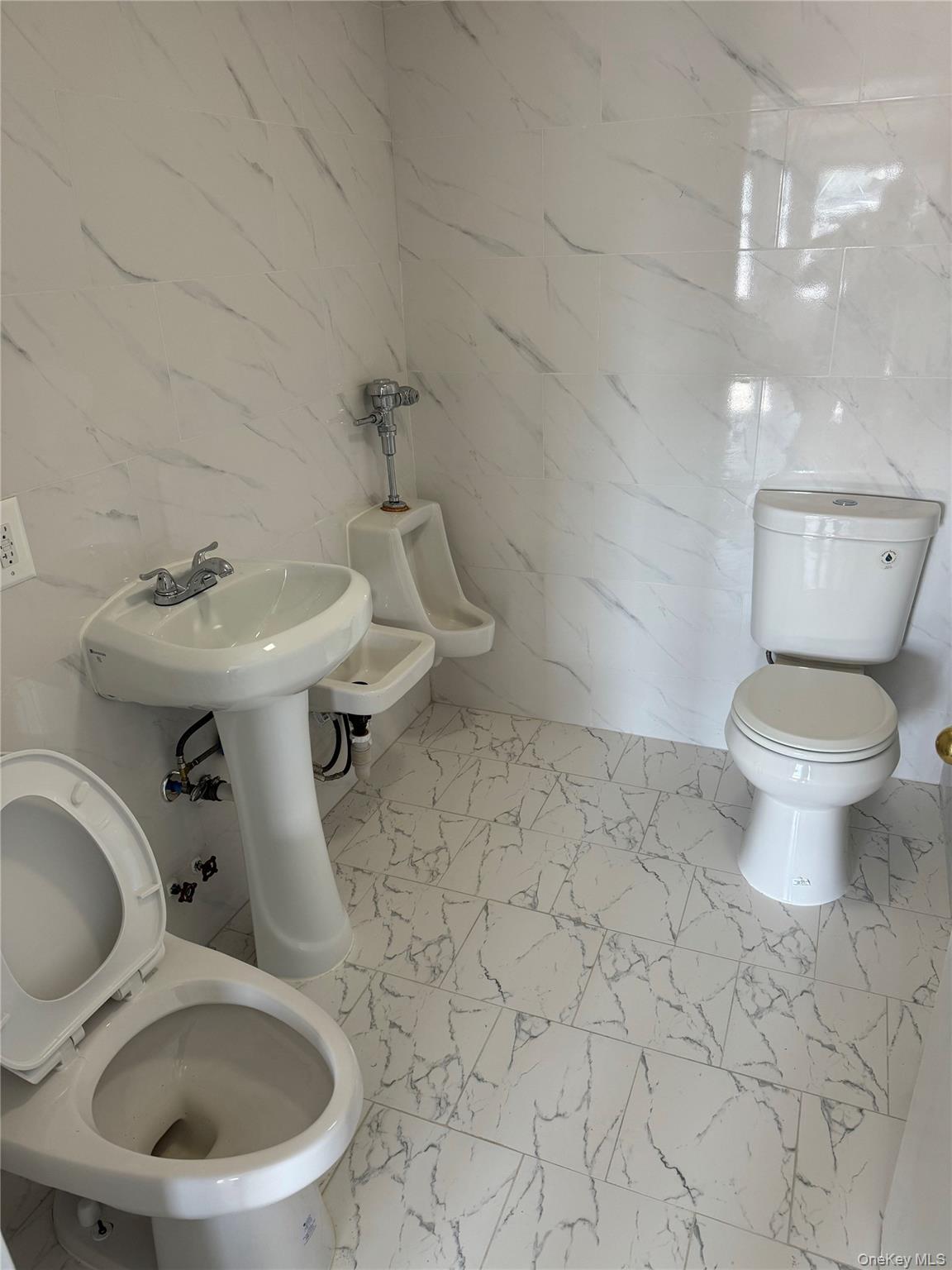 8866 Myrtle Avenue, Glendale, NY 11385